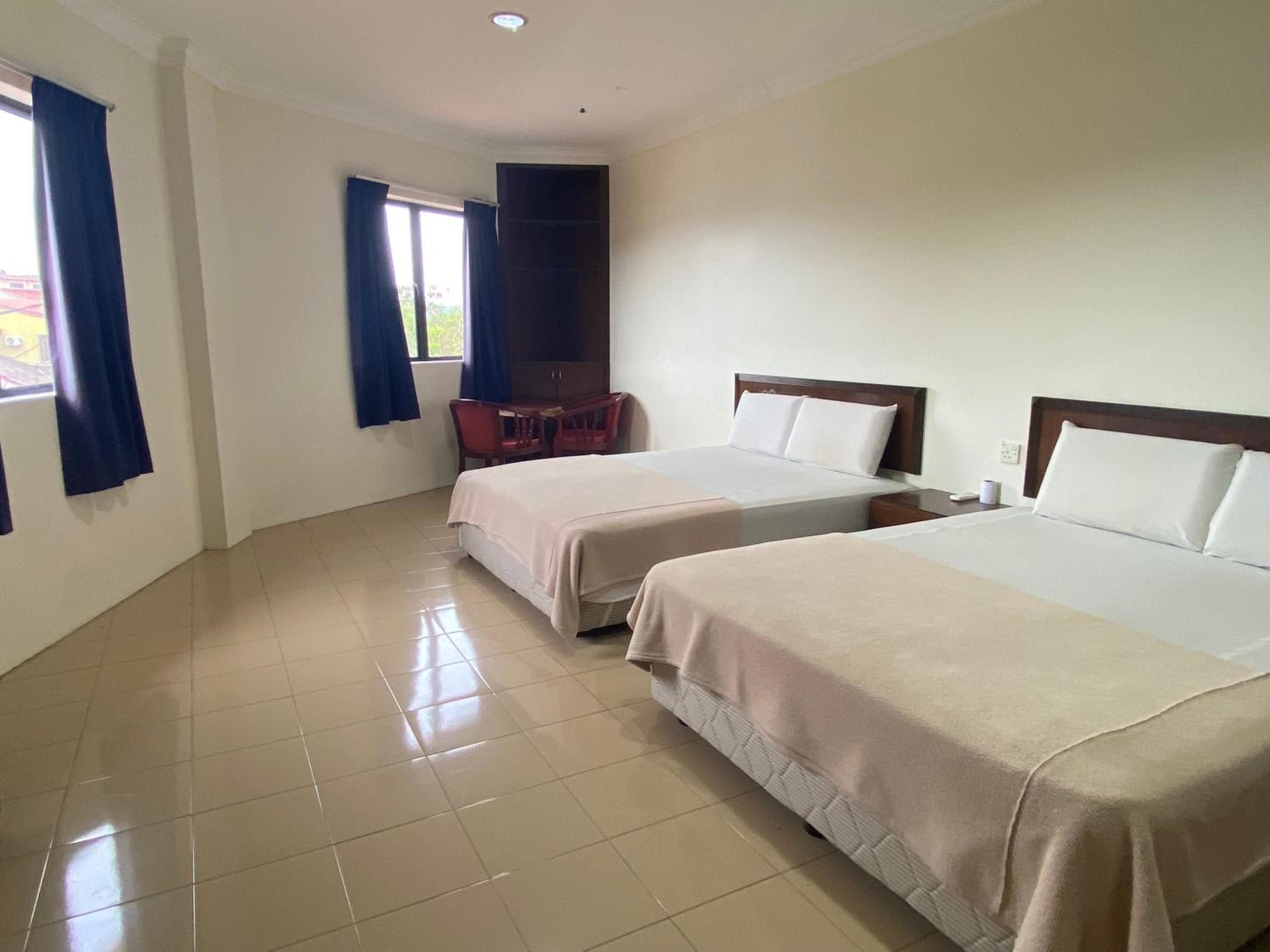 Deluxe Queen Room - Photo 6