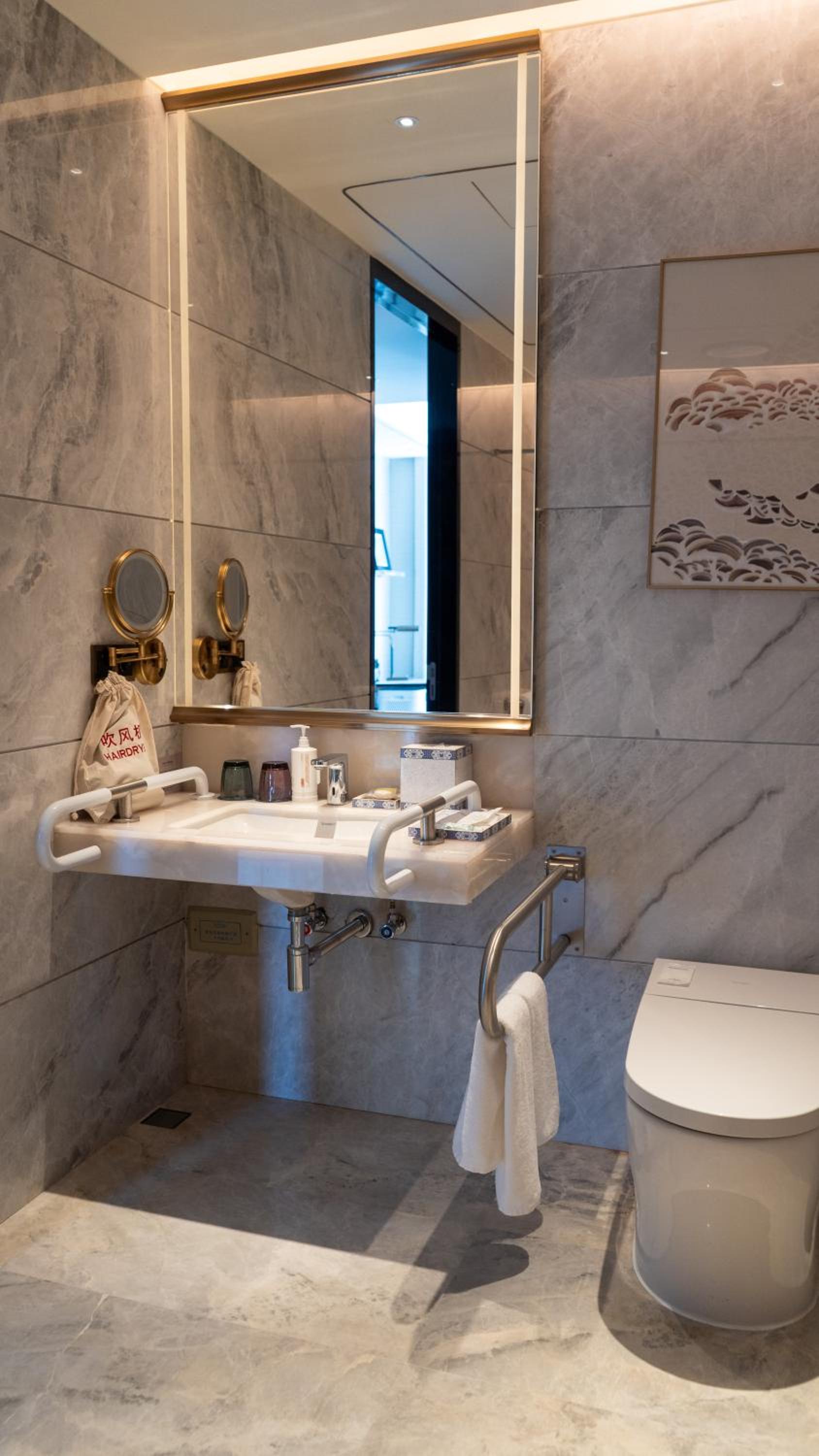 King Room with Disability Access photo 3