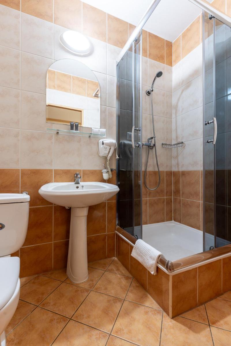 Triple Room - Photo 7