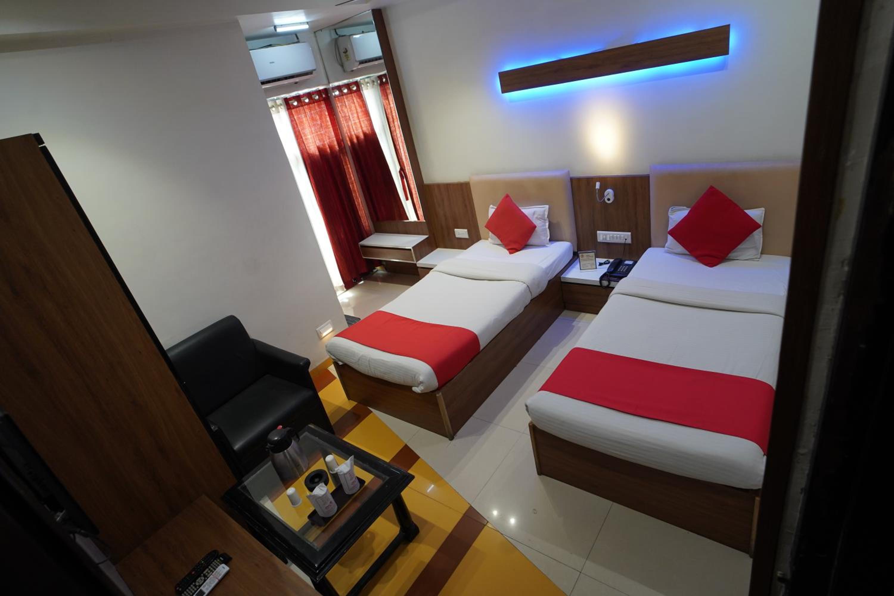 Deluxe Room - Photo 2