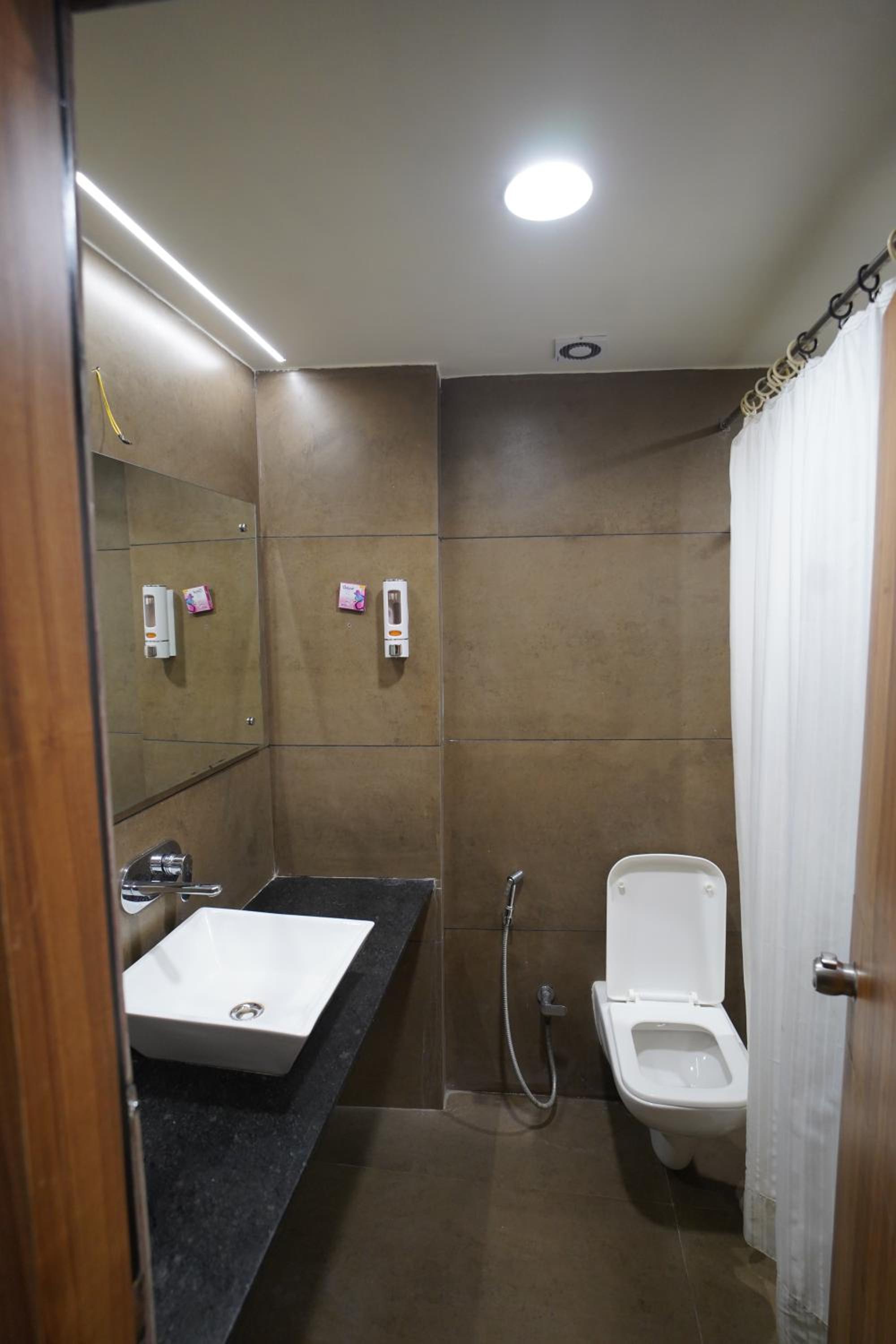 Deluxe Room - Photo 3