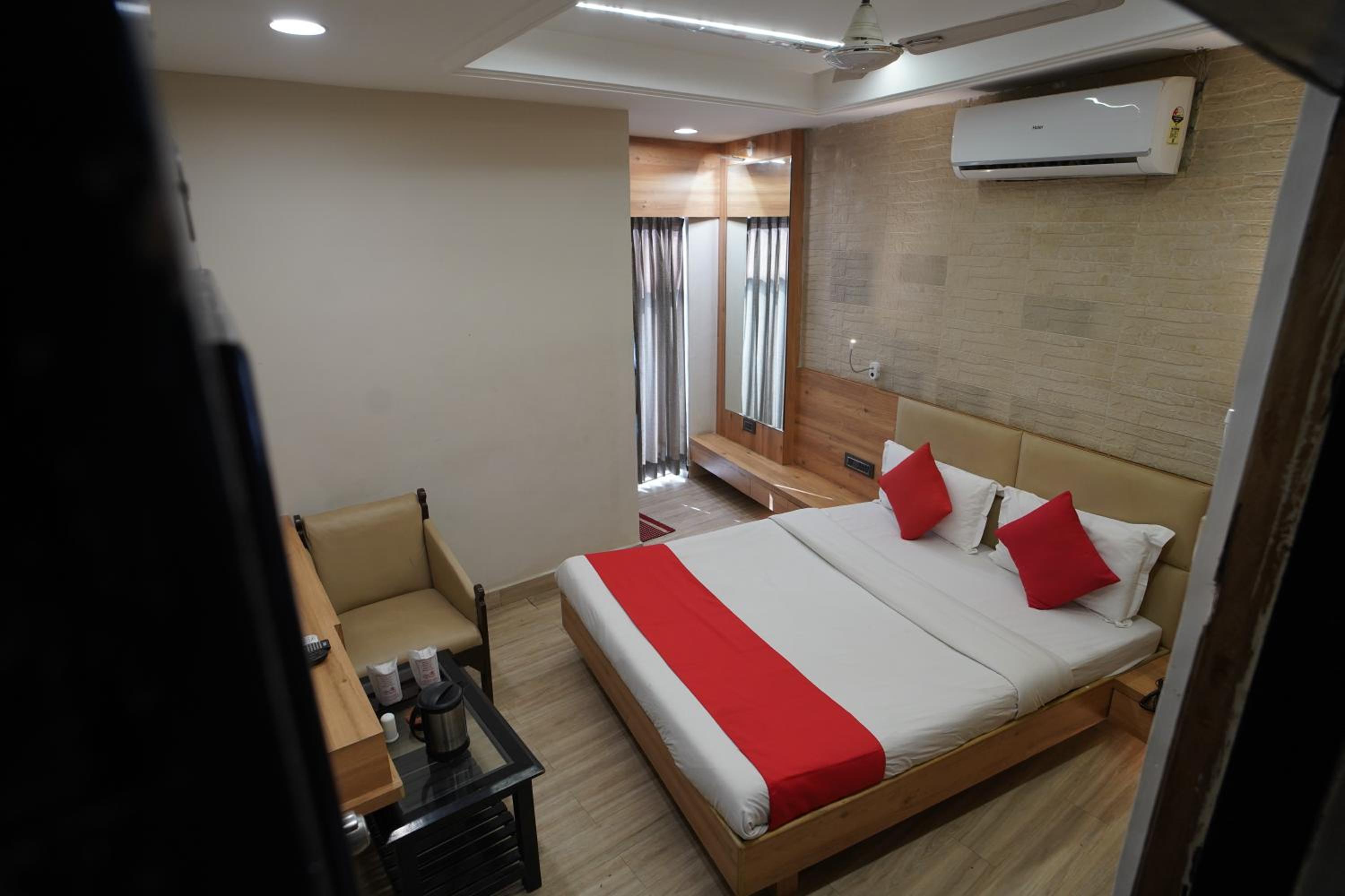 Deluxe Room - Photo 4