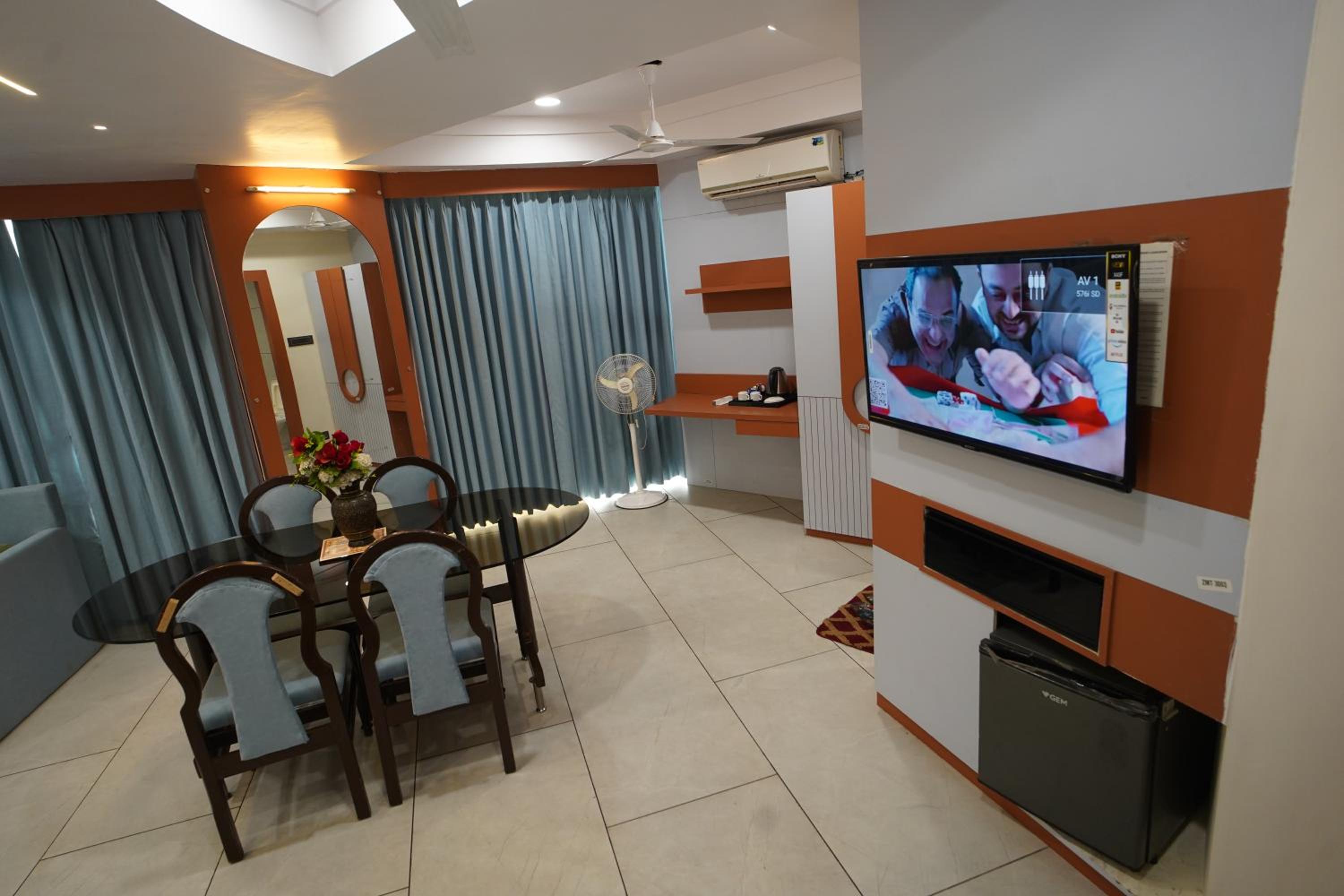 Suite with City View photo 3