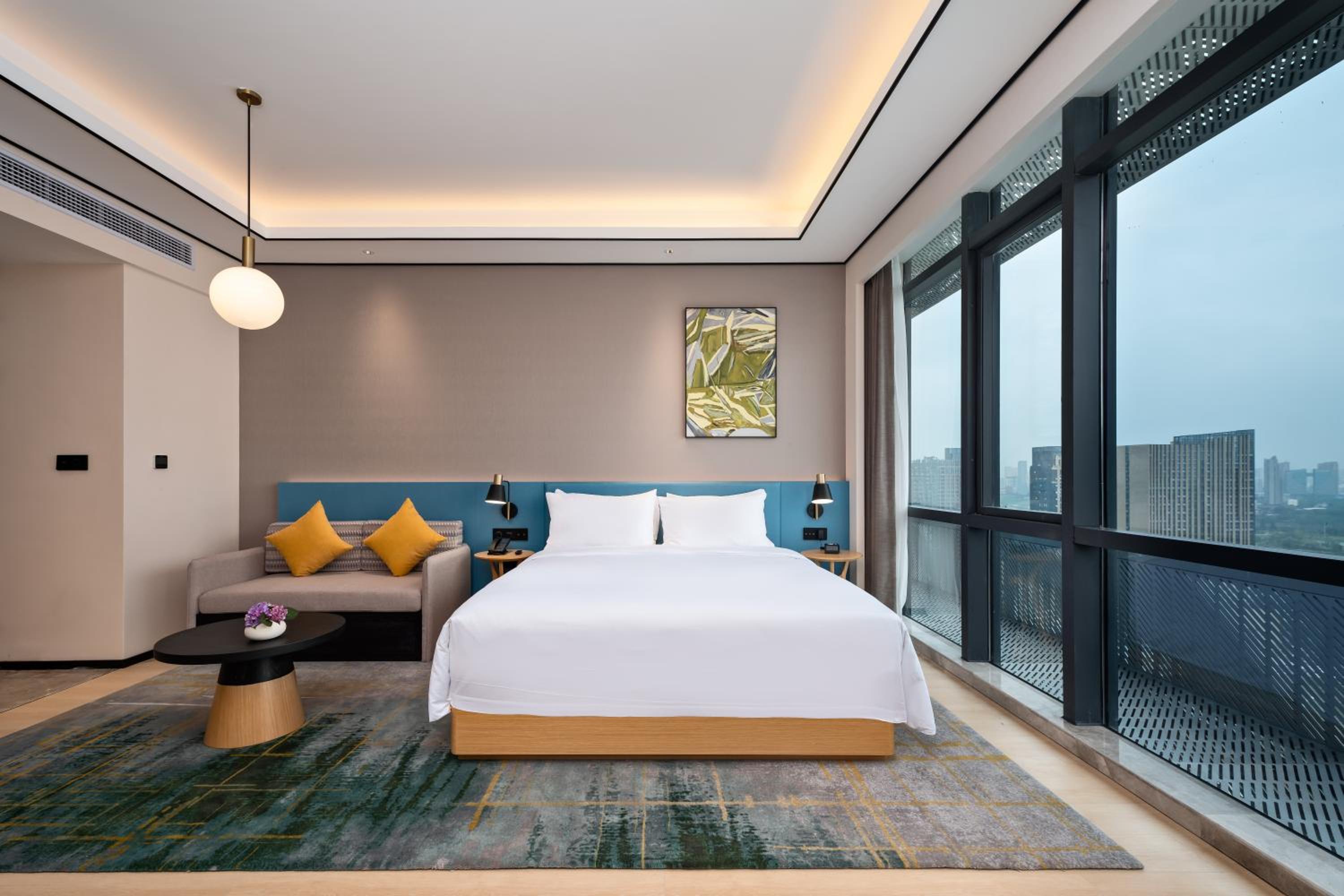 King Guest Room - Photo 4