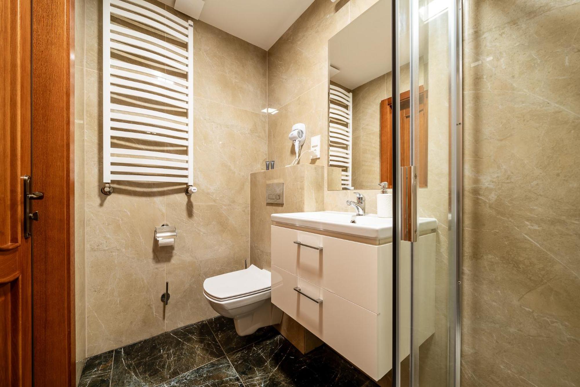 Deluxe Double Room - Photo 15