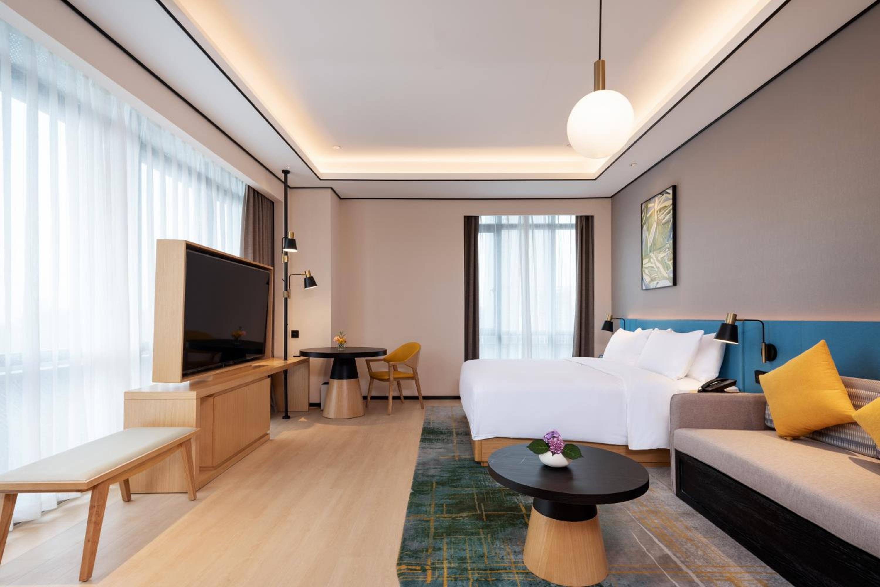 Deluxe King Room - Photo 4