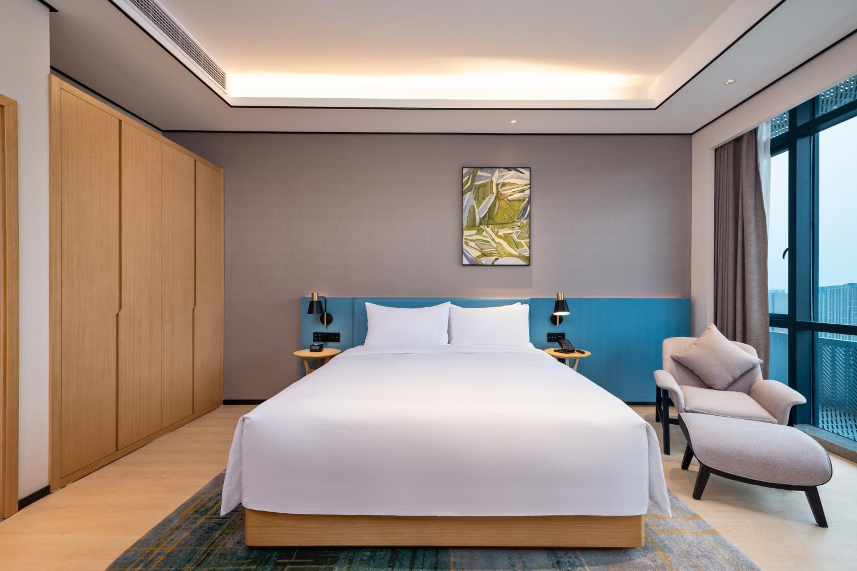Premium King Suite - Photo 5