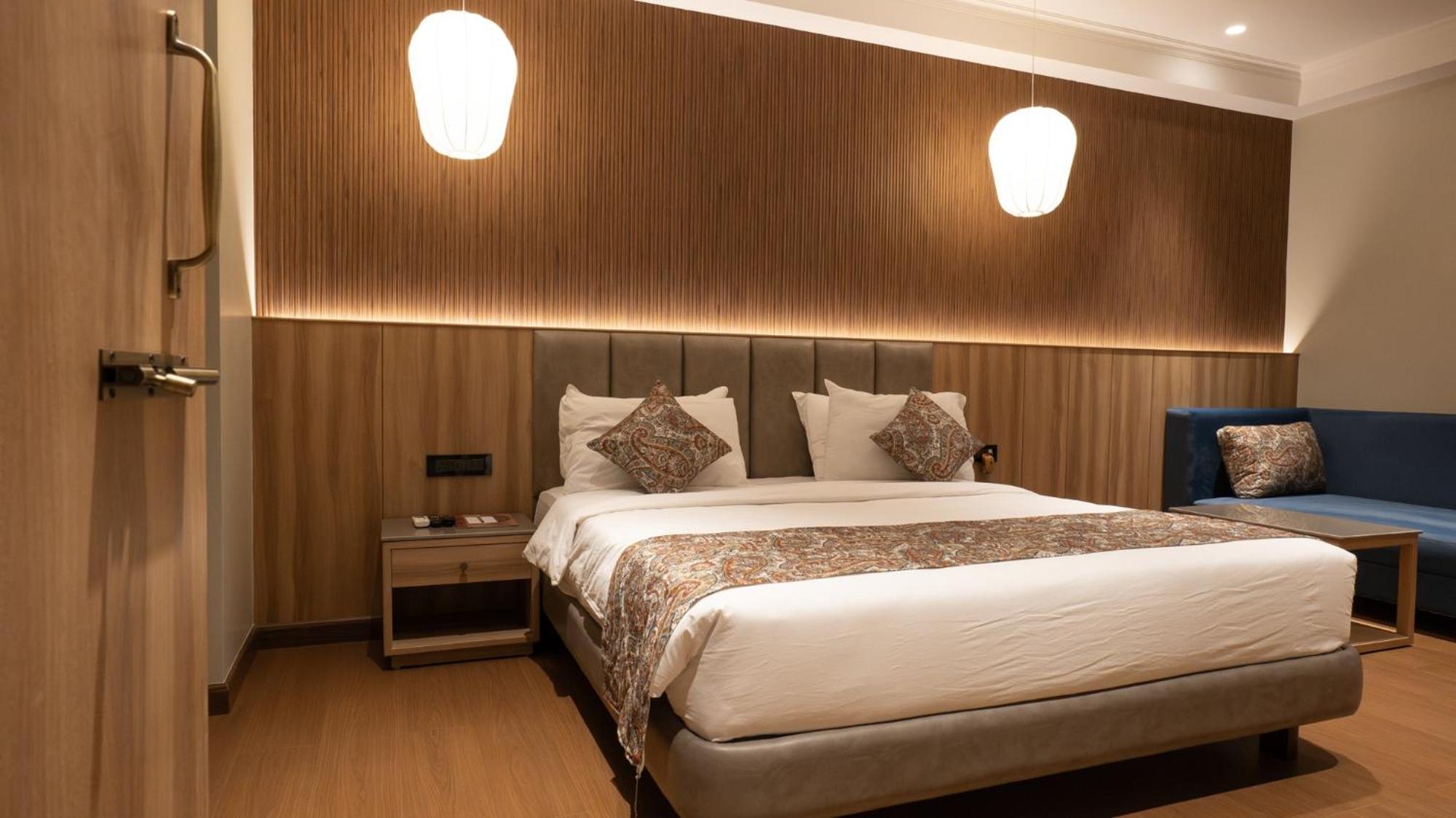 Super Deluxe Double Room - Photo 2