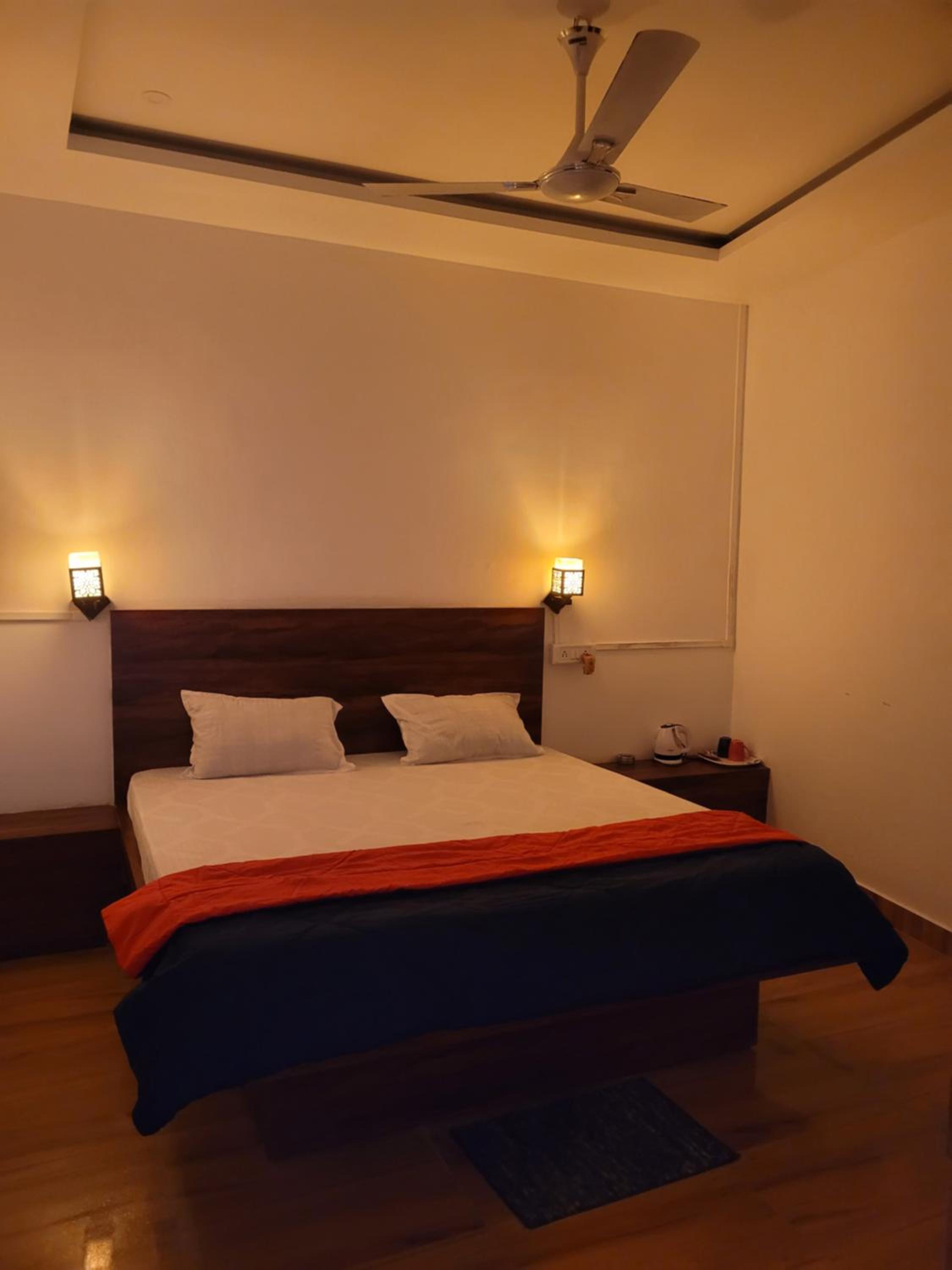 Deluxe King Room photo 1