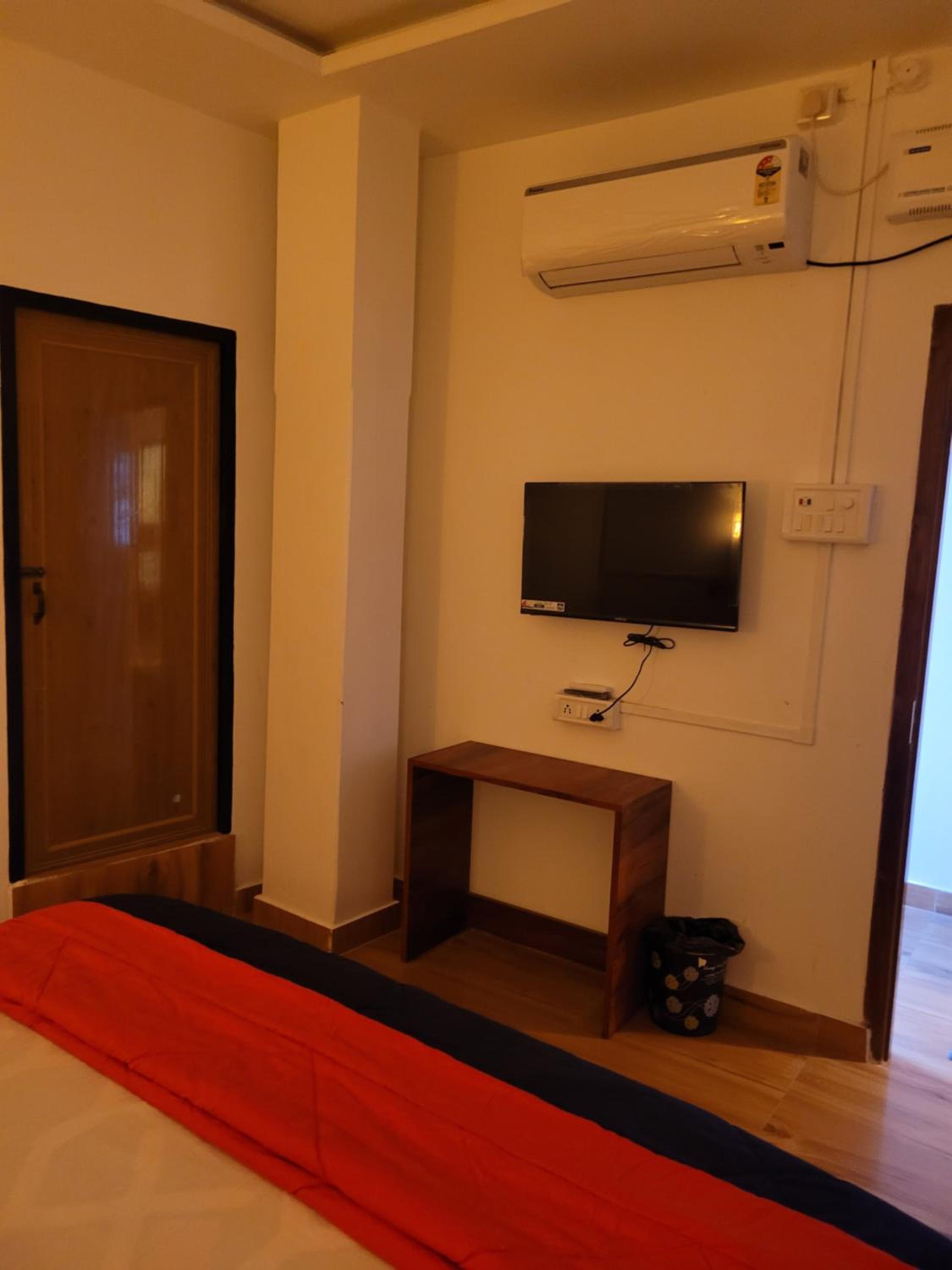 Deluxe King Room photo 3