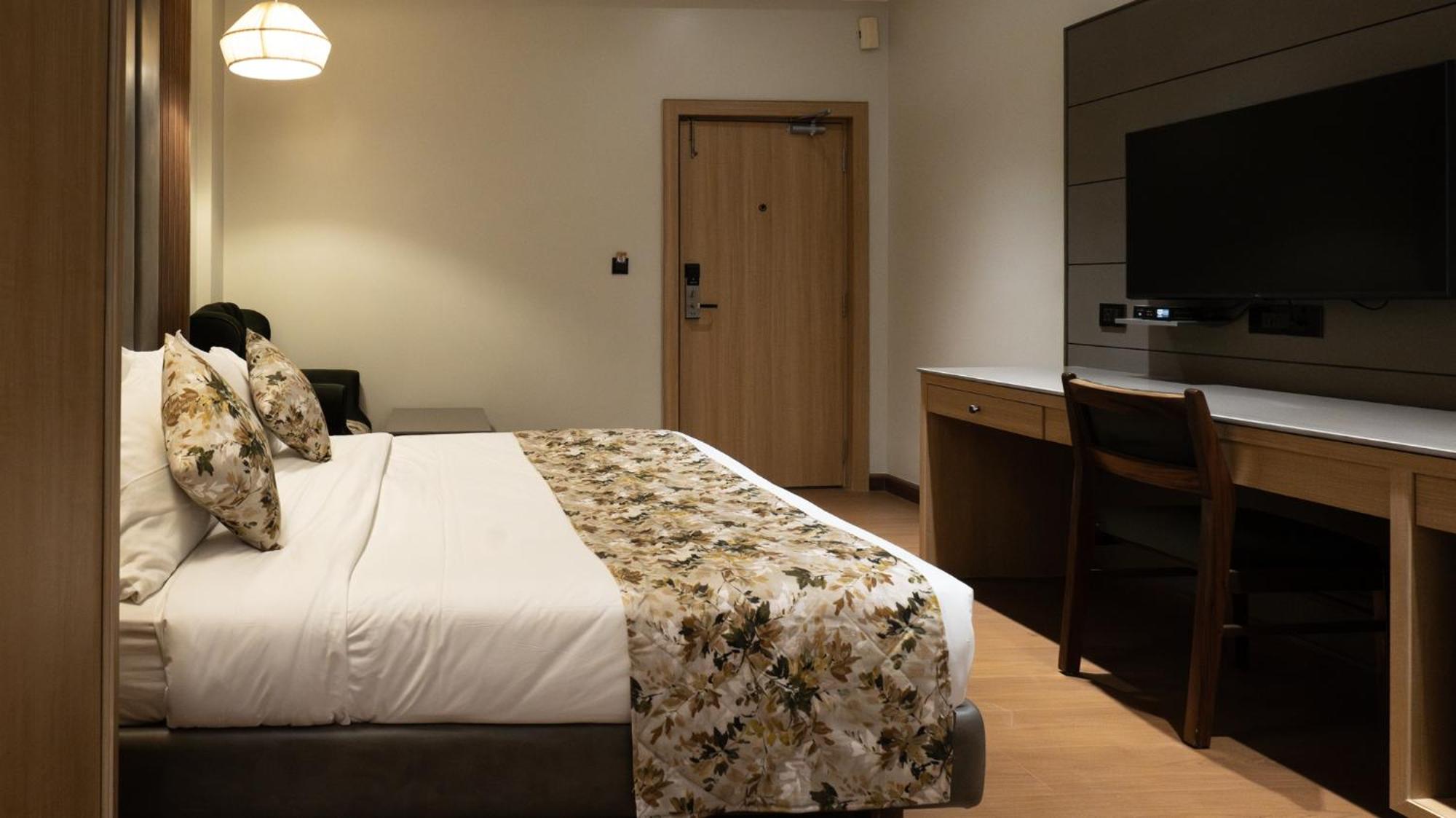 Executive King Room - Smoking - Photo 1