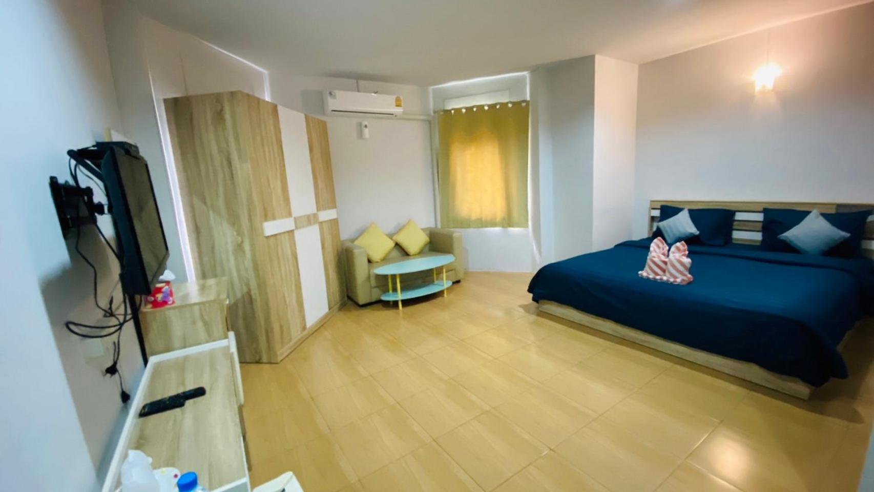 Large Double Room - Photo 17