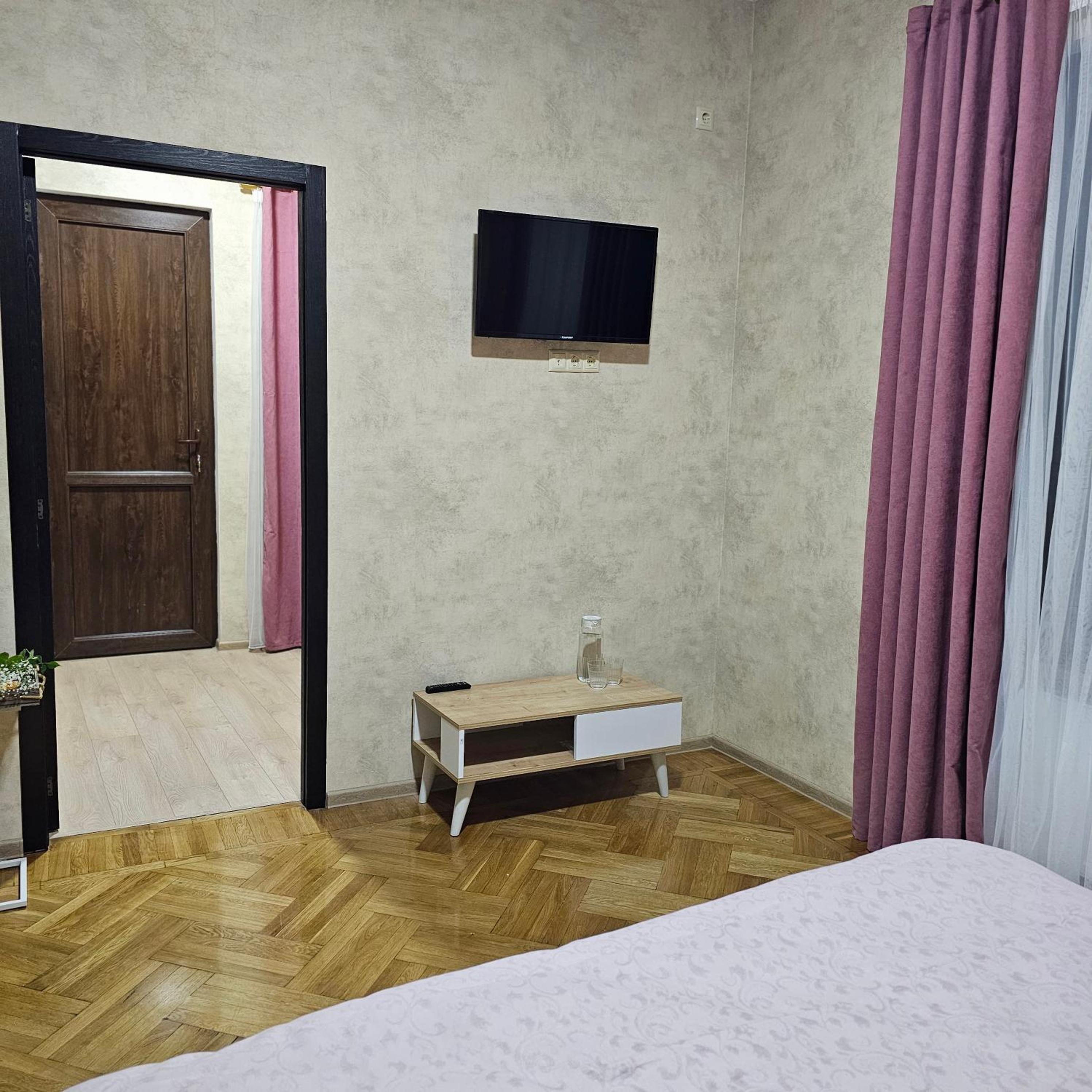 Suite - Photo 3
