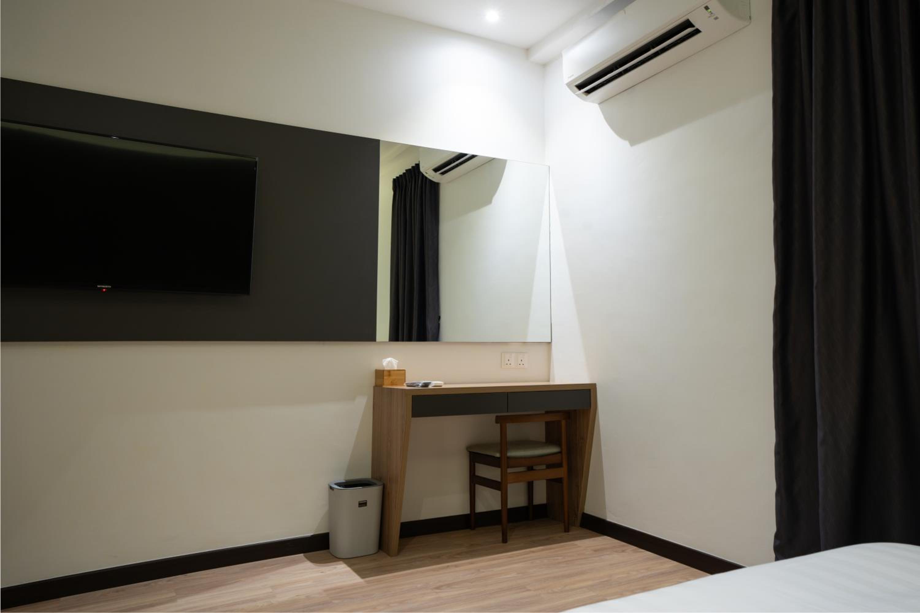 Deluxe Family Suite - Photo 4