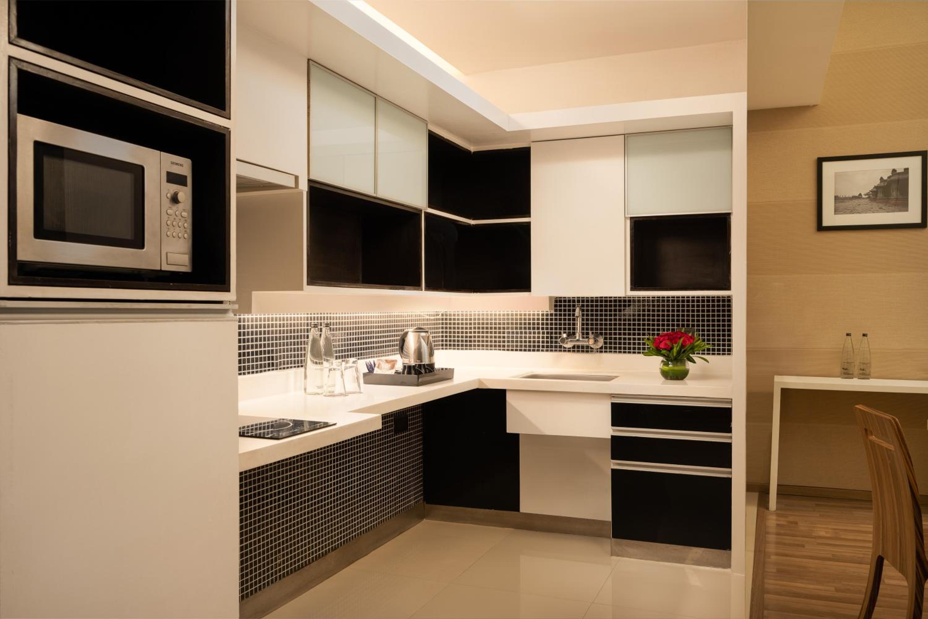 One-Bedroom Suite - Package with 20% discount on food and soft beverages and spa and Happy Hour 1+1 at By the Blue - Photo 4