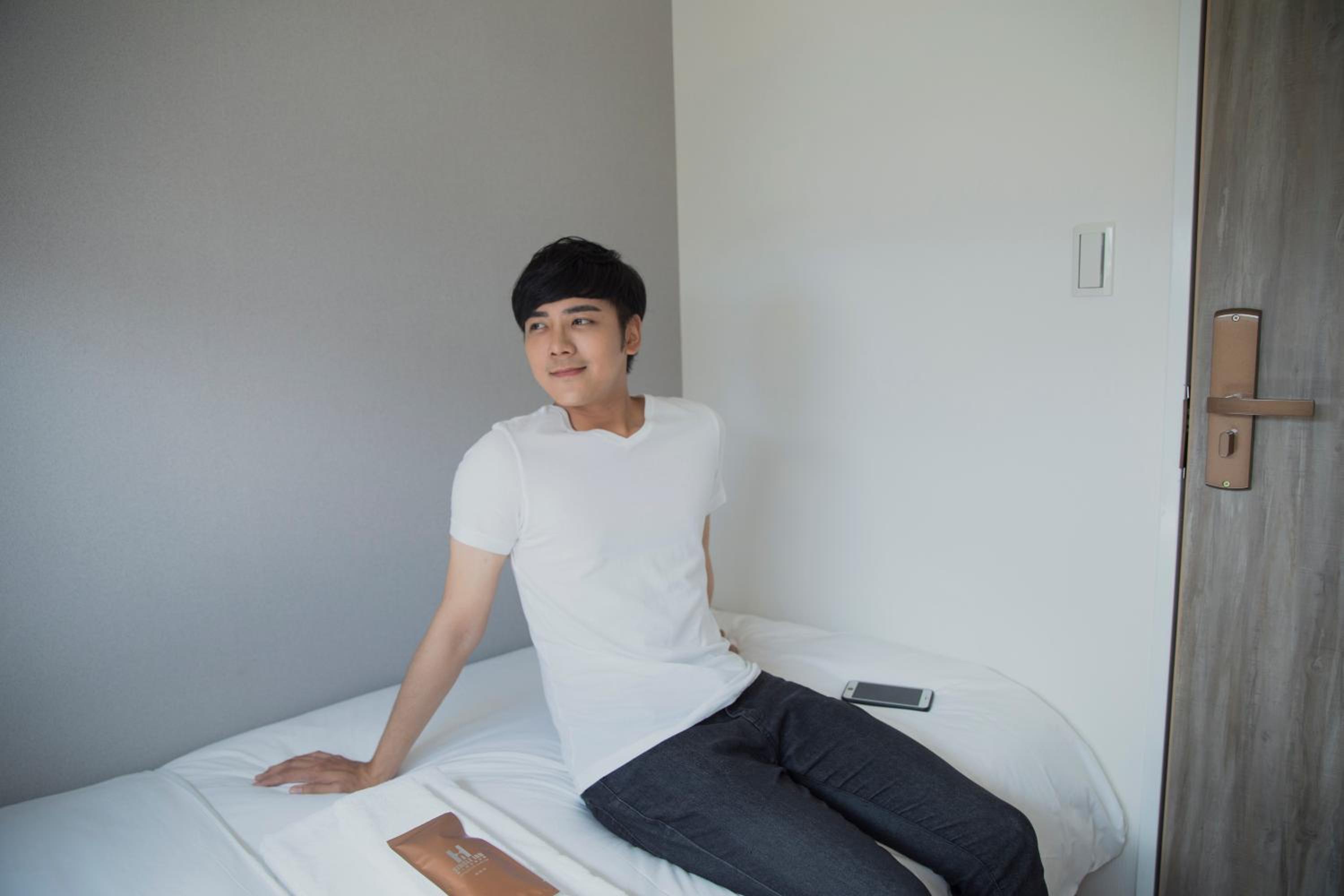 Single Room with Private Bathroom (Male Only) photo 3