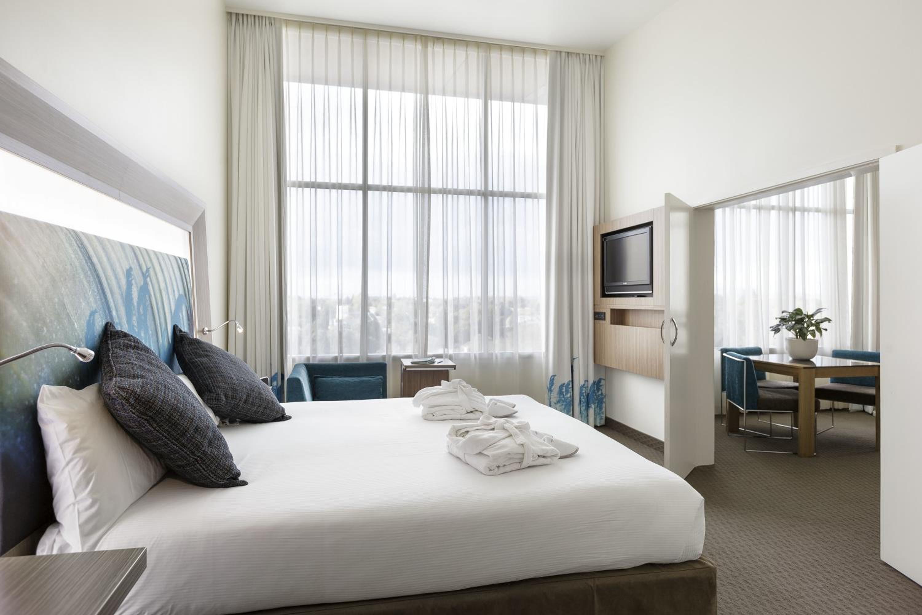 Executive King Suite - Photo 3
