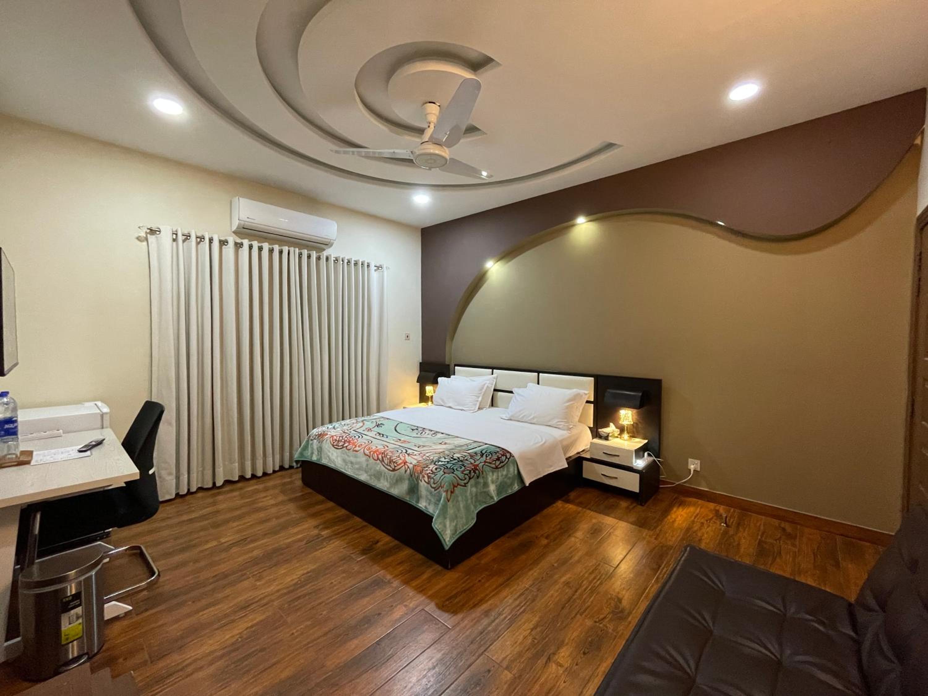 Deluxe Double Room (2 Adults + 1 Child)