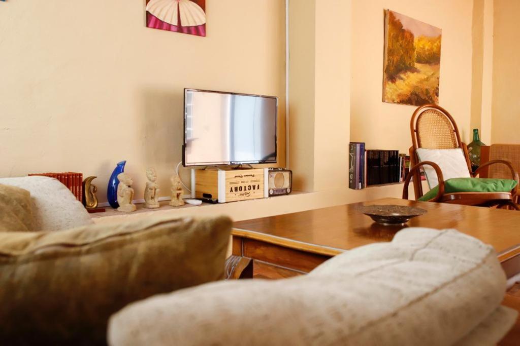 Three-Bedroom House - Photo 4