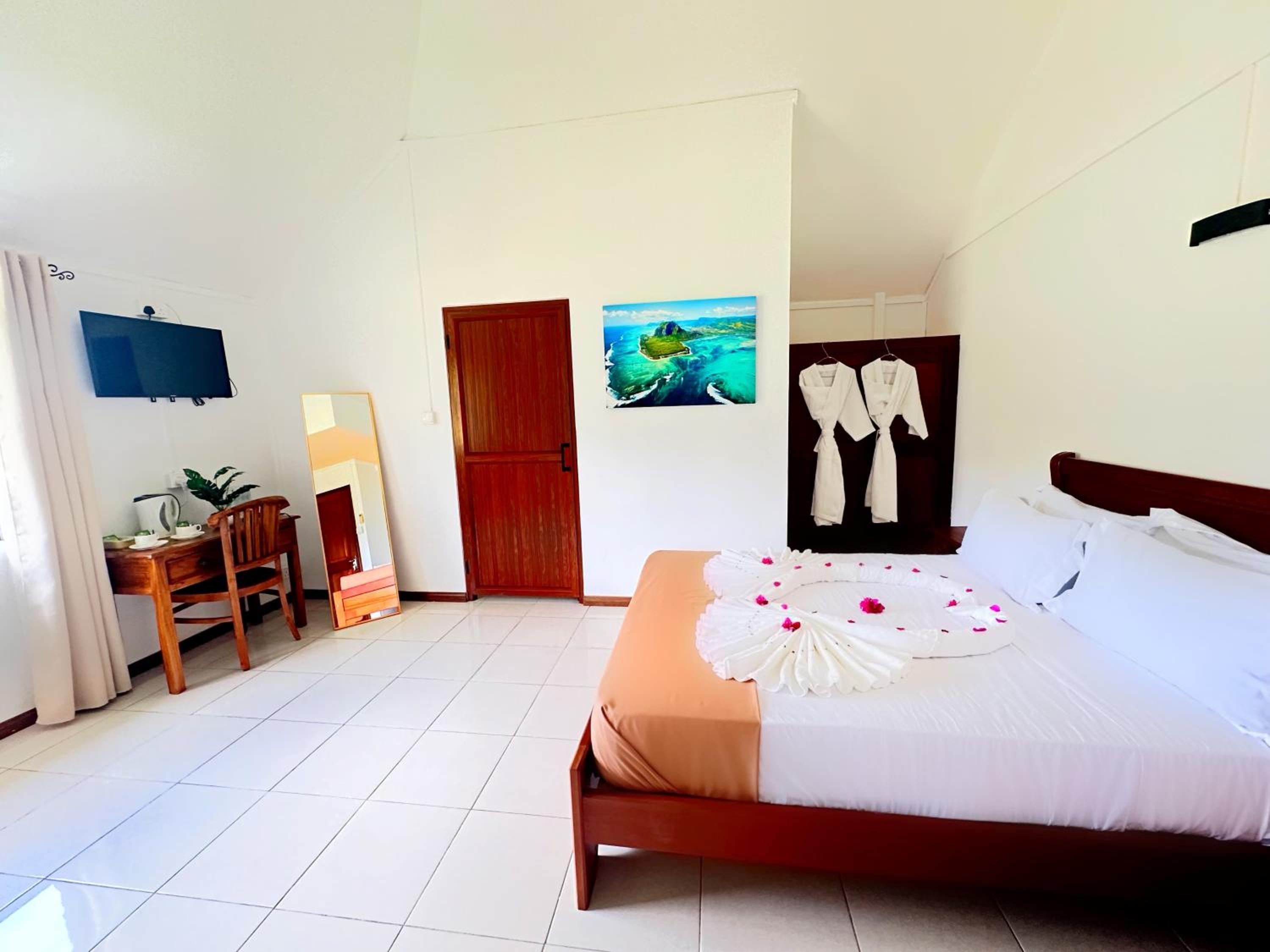 Suite with Garden View
