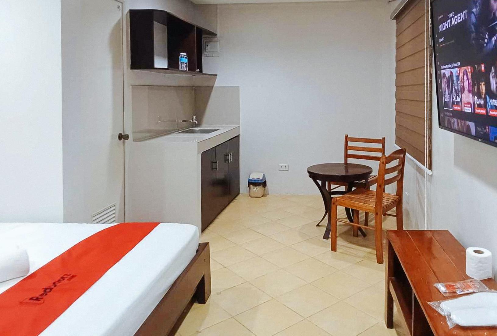Deluxe Room - Photo 5