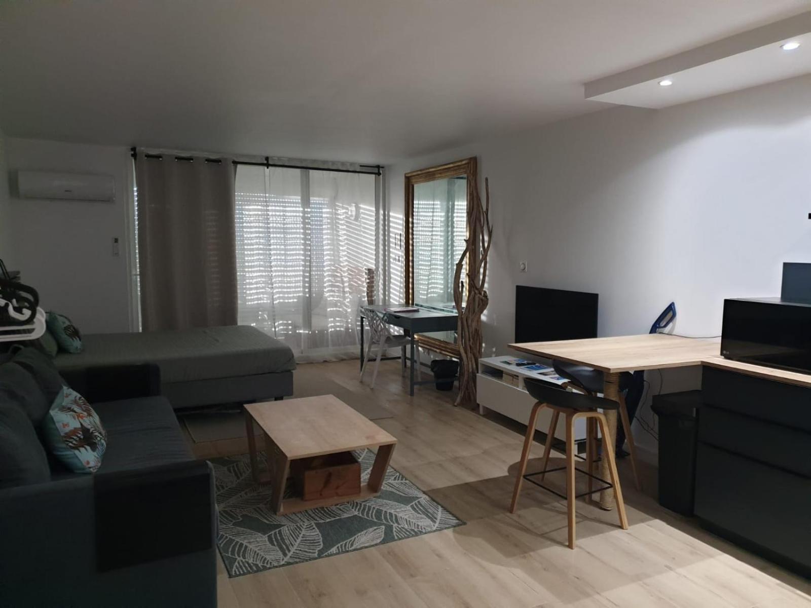 One-Bedroom Apartment photo 1