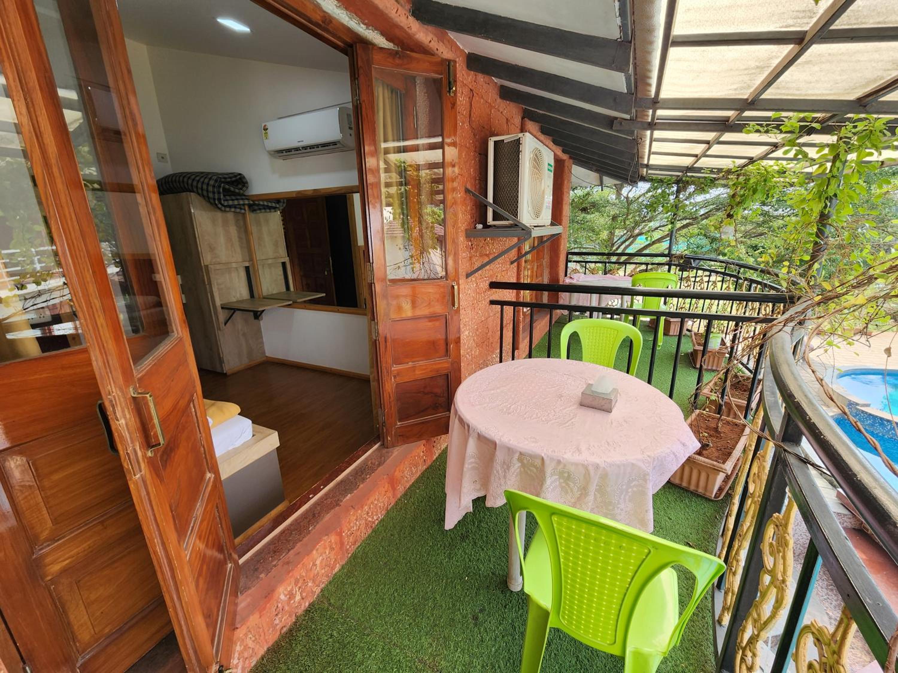 Double or Twin Room with Balcony photo 3