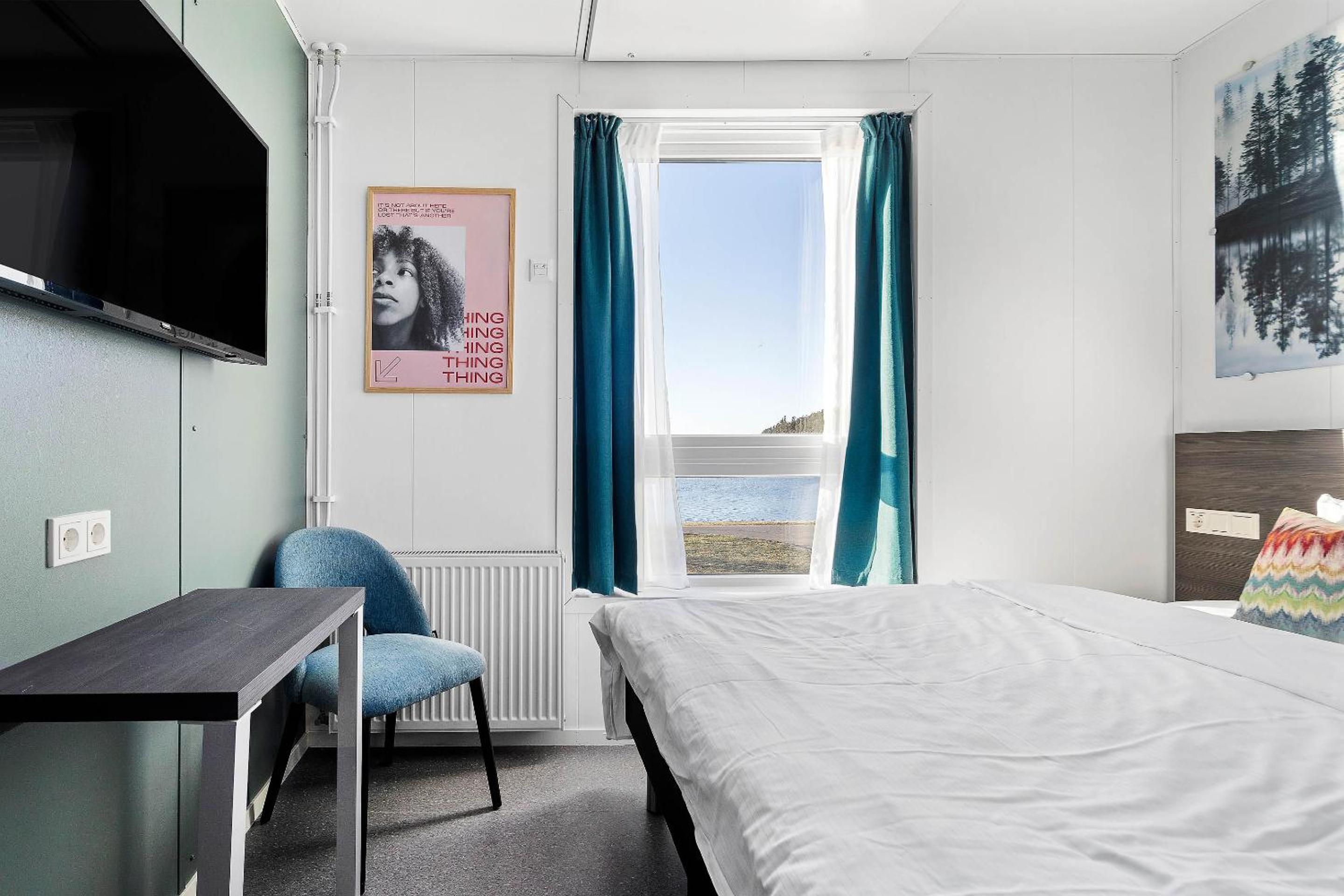 Economy Queen Room with Sea View - Non-Smoking - Photo 2
