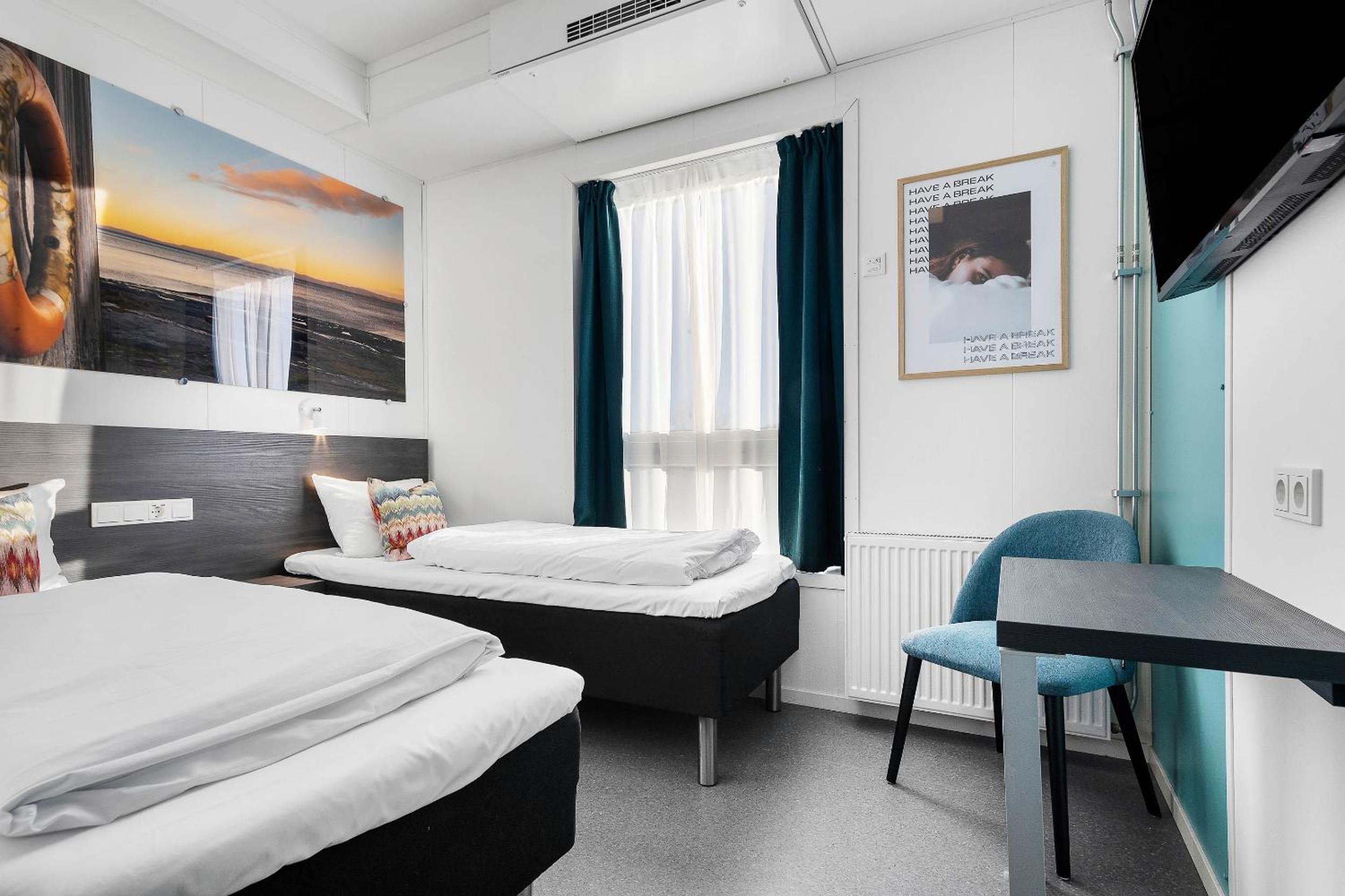 Economy Twin Room - Non-Smoking - Photo 2