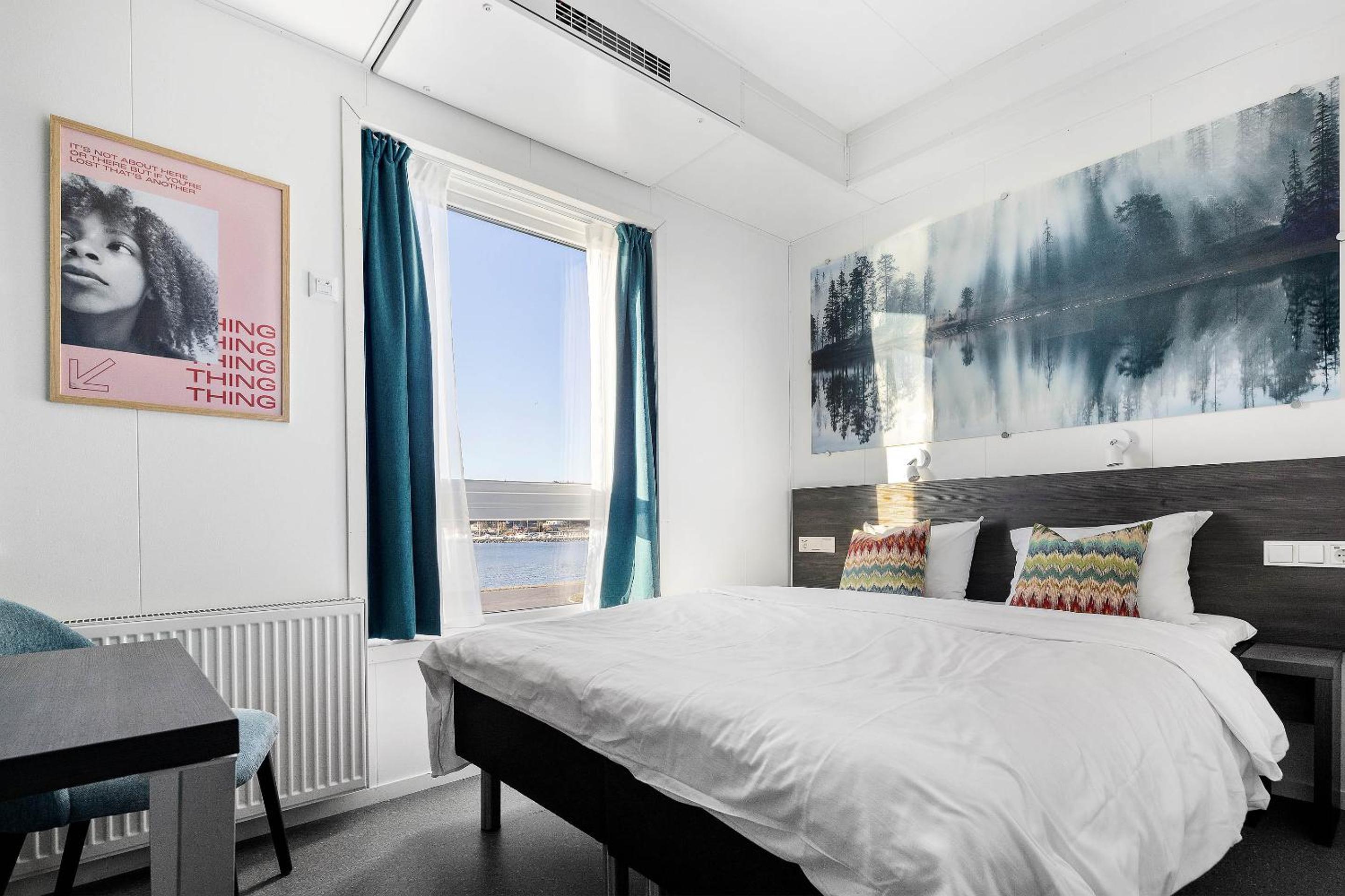 Economy Queen Room with Sea View - Non-Smoking - Photo 3