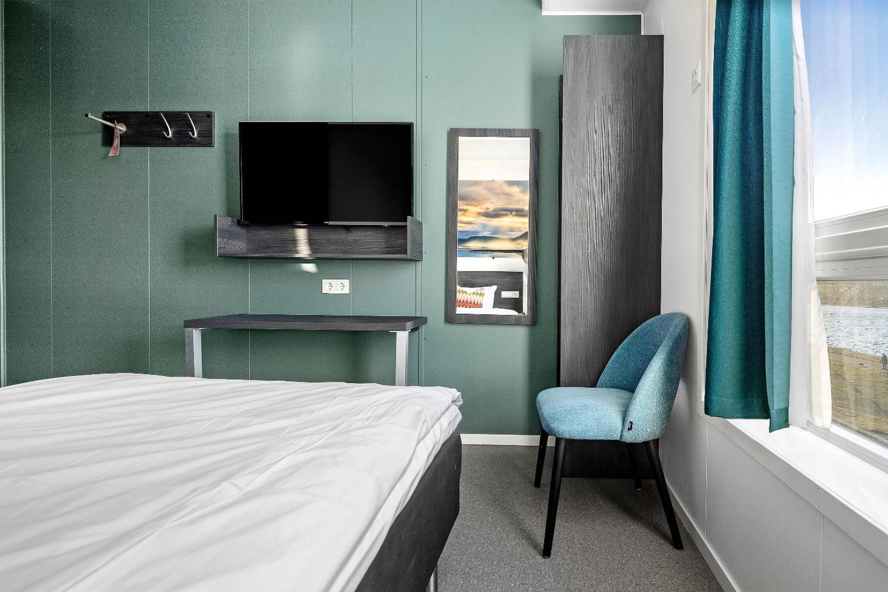 Economy Queen Room with Sea View - Non-Smoking - Photo 1