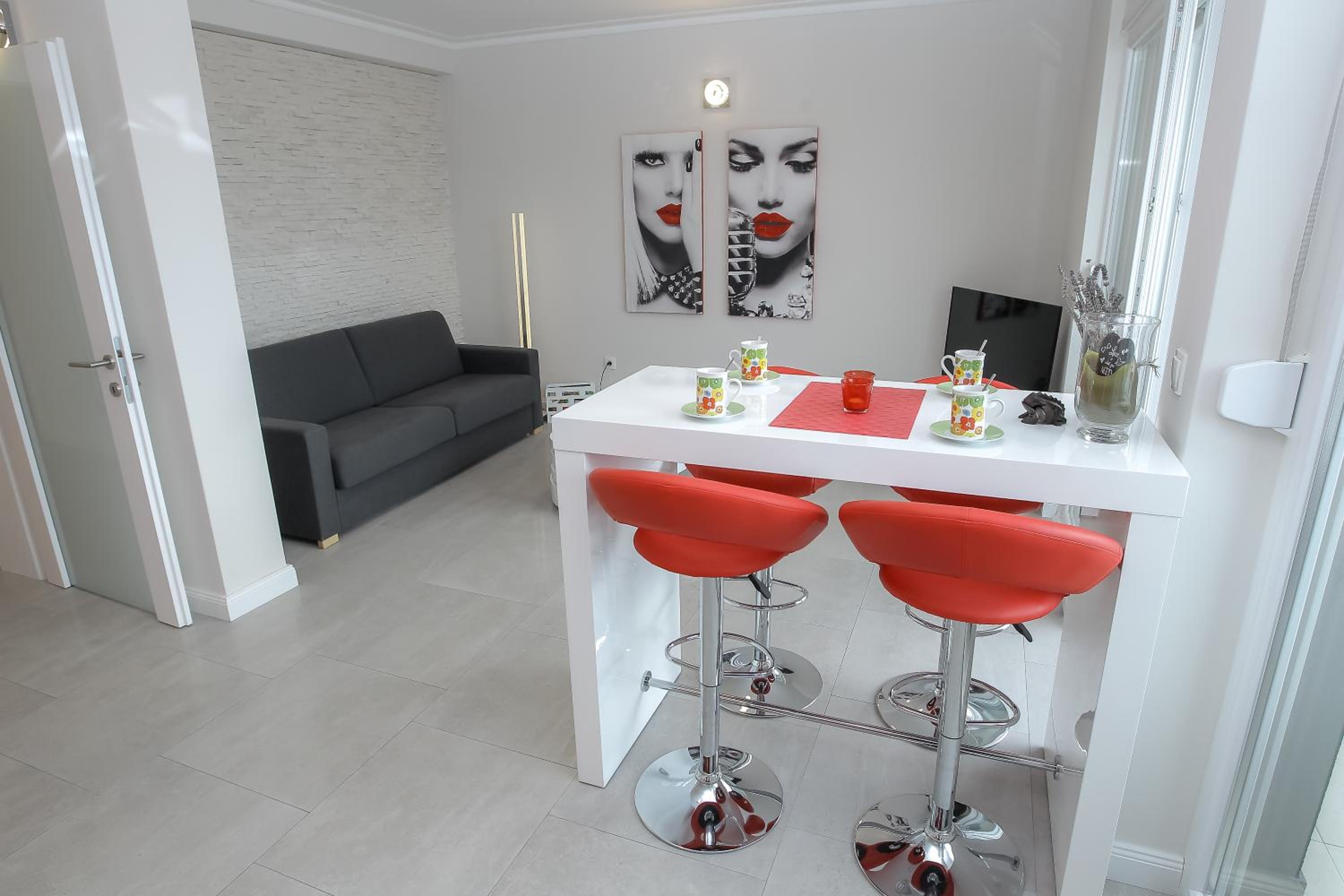 Two-Bedroom Apartment - Photo 21
