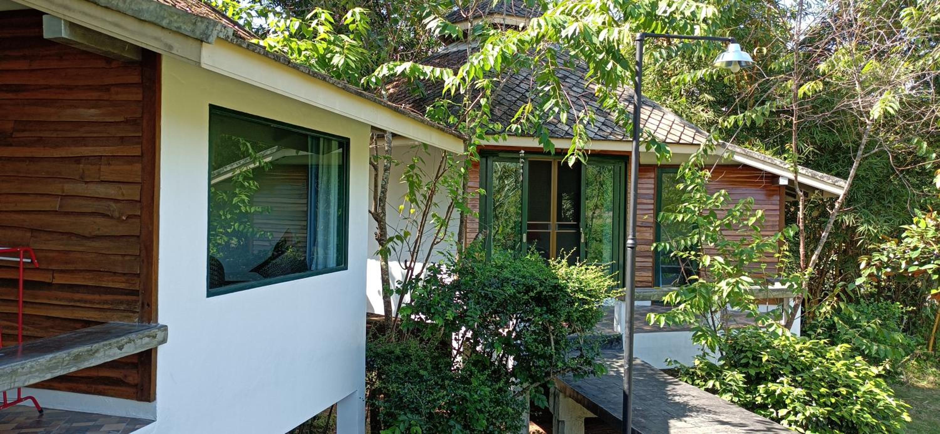 Deluxe King Cottage photo 2