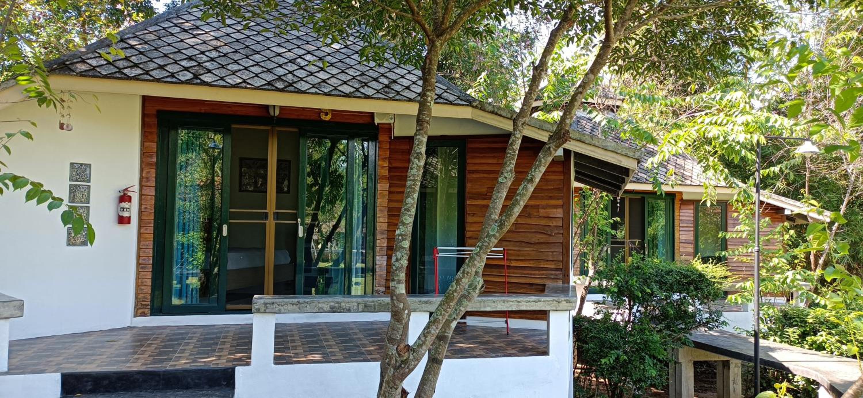 Deluxe King Cottage photo 3