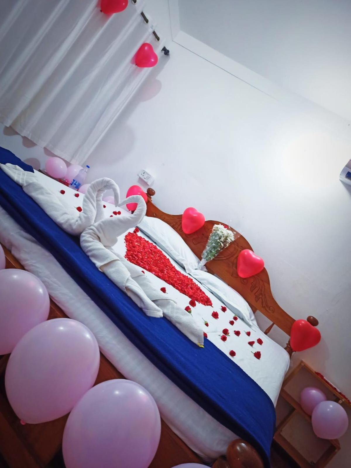 Deluxe Double Room with Side Sea View