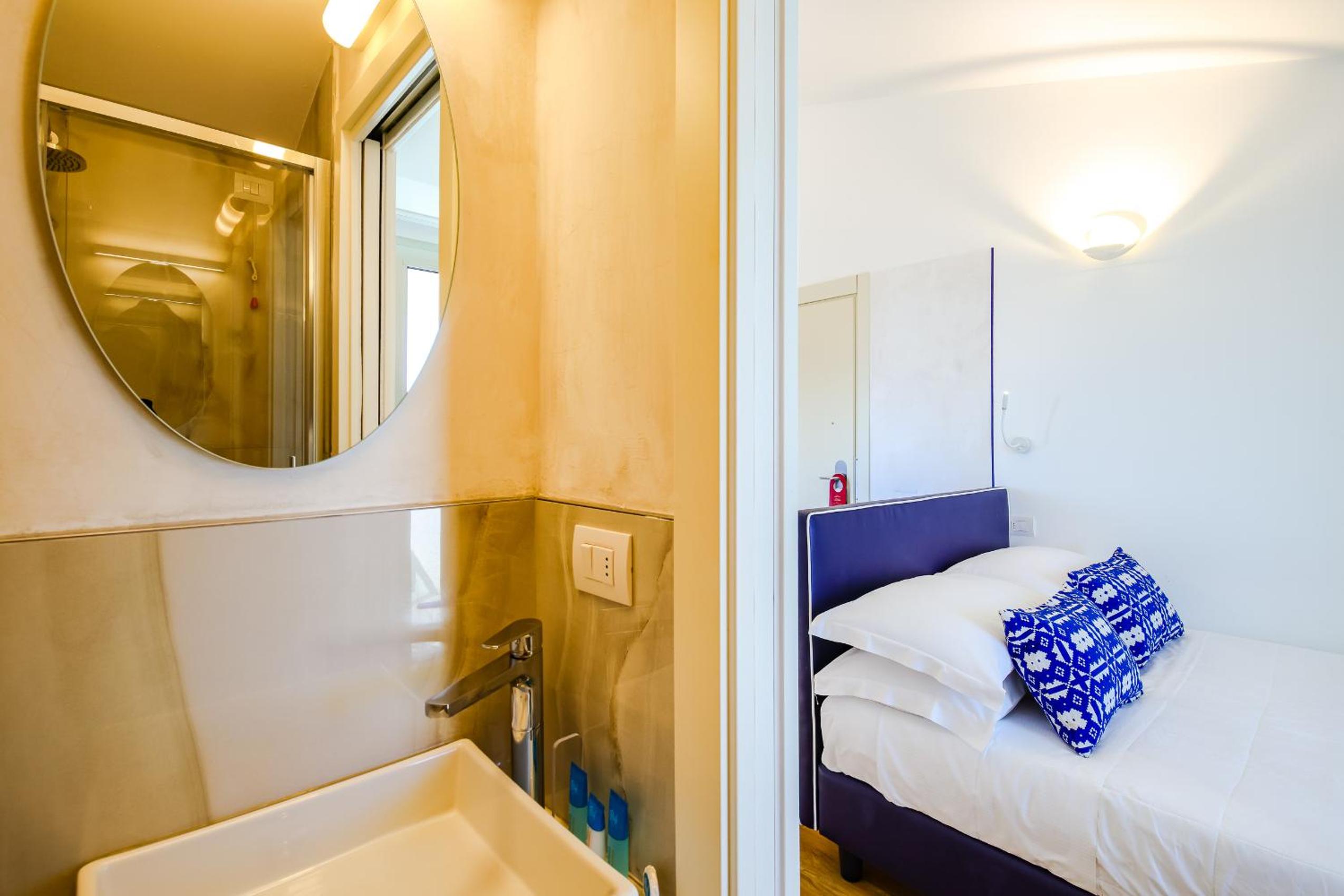 Single Room photo 2