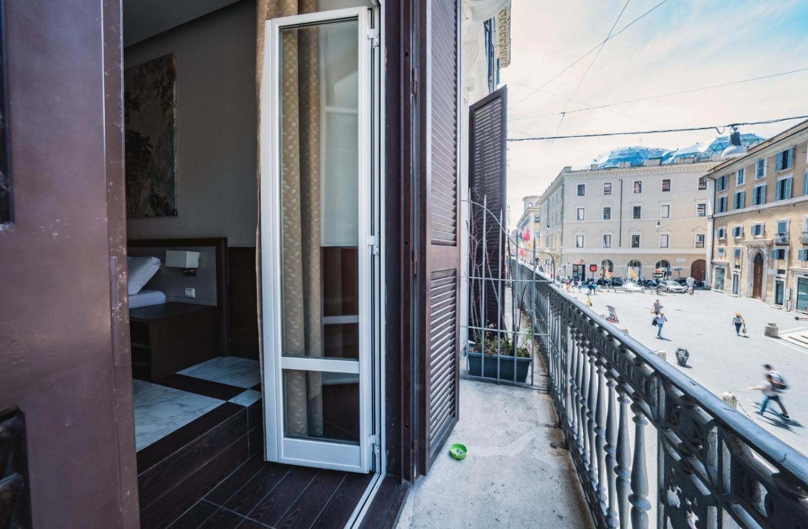 Double Room with Balcony photo 2