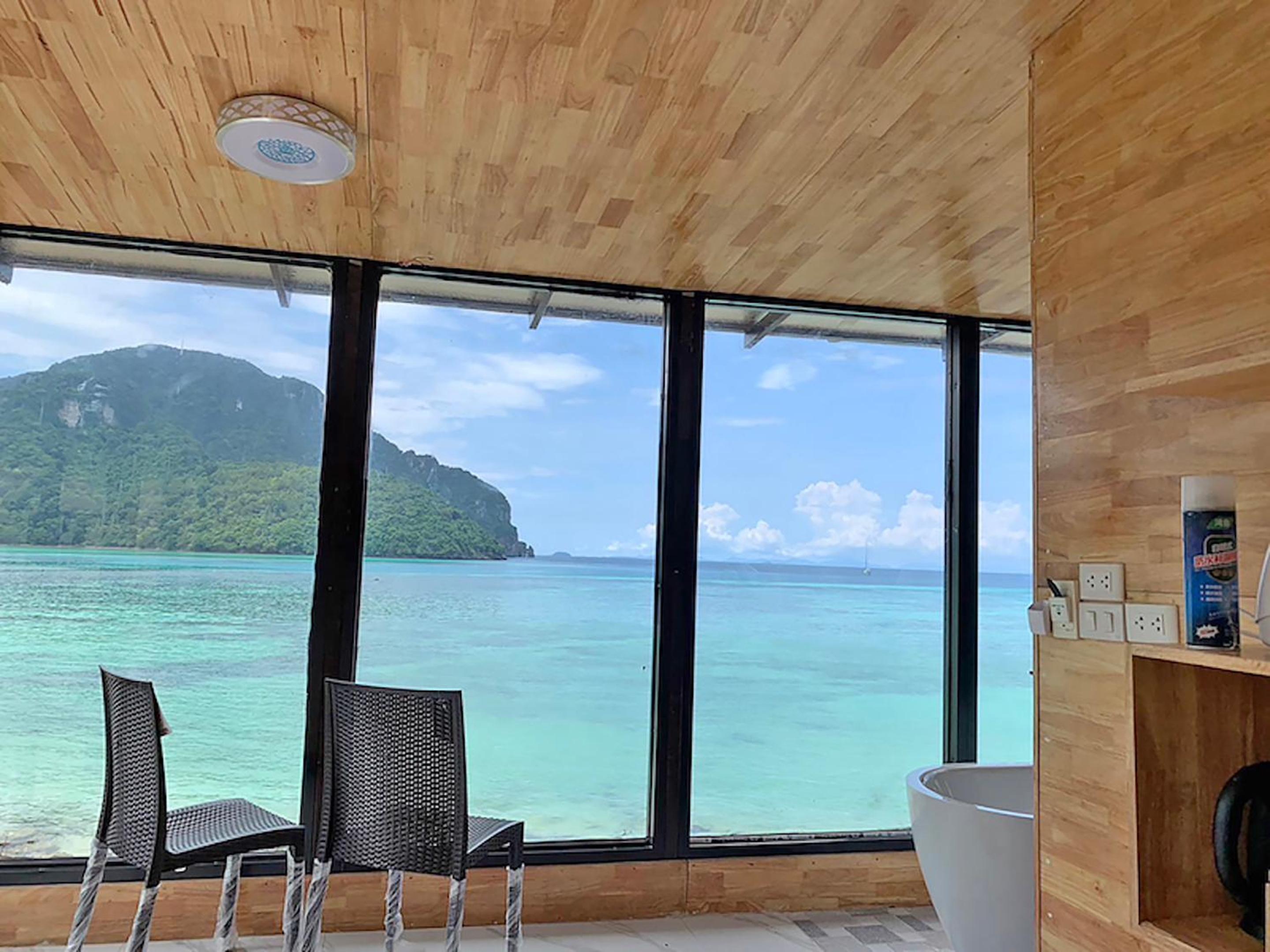 Junior Suite with Ocean View photo 2
