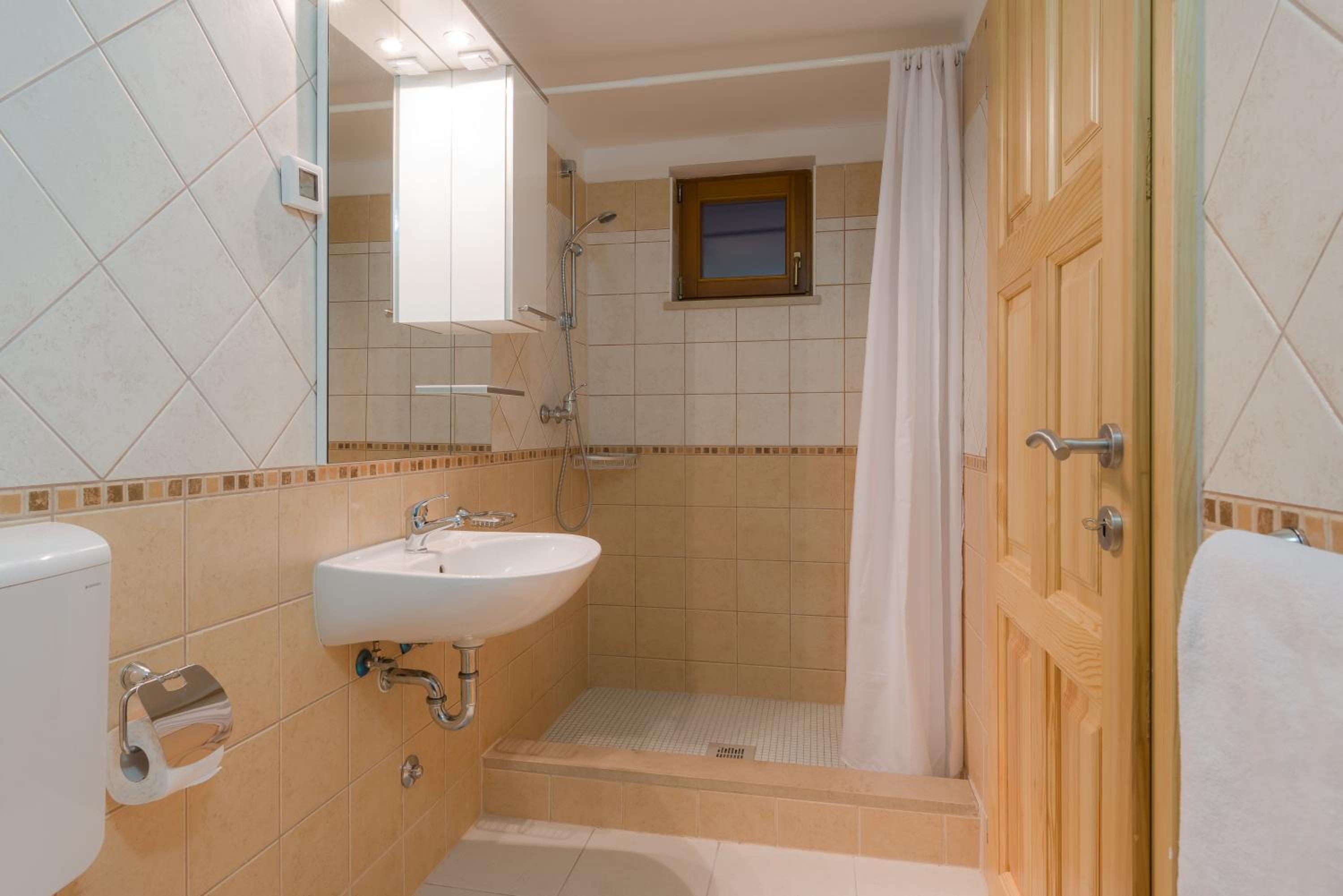 One-Bedroom Apartment with Terrace photo 2