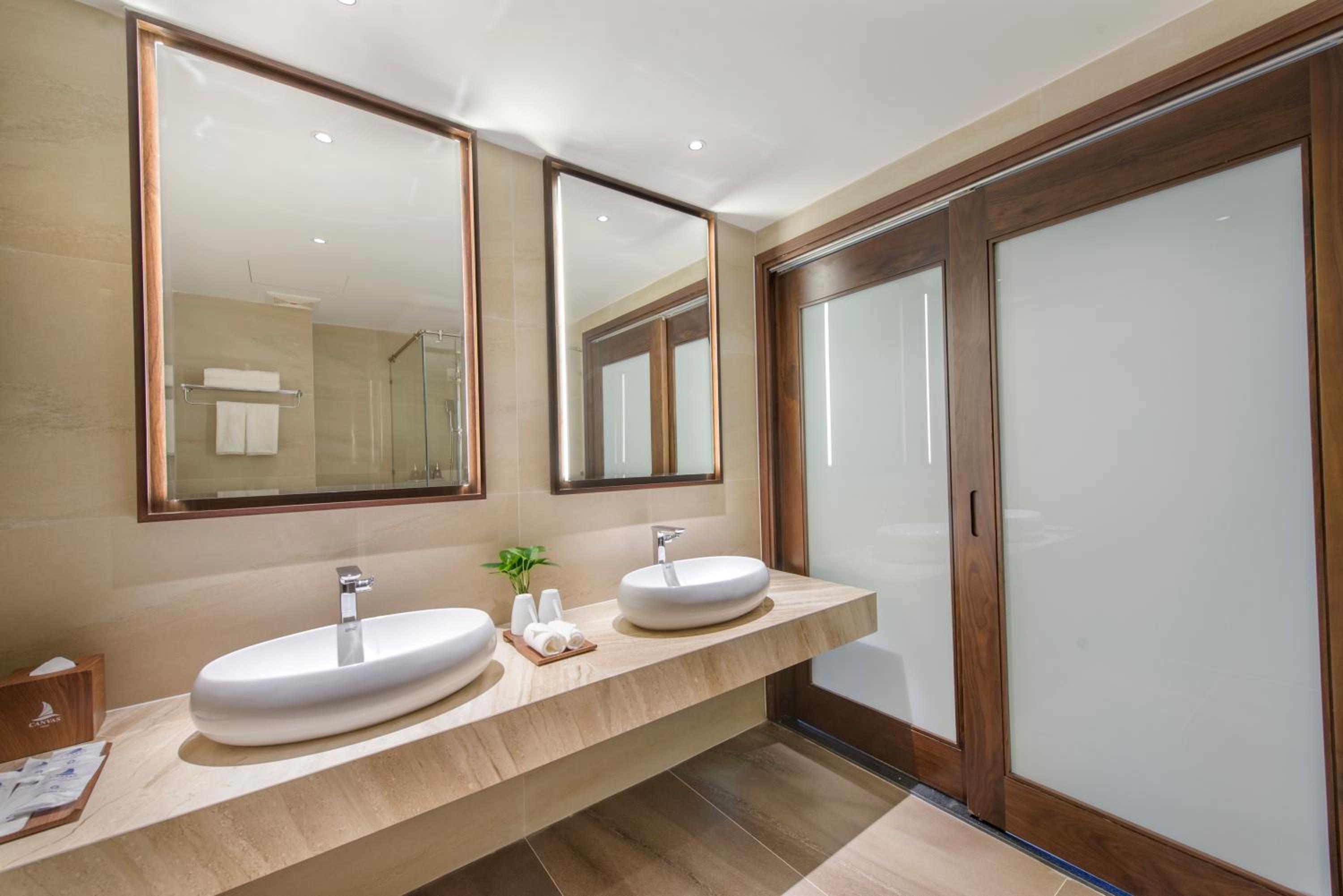 Executive Suite - Photo 10