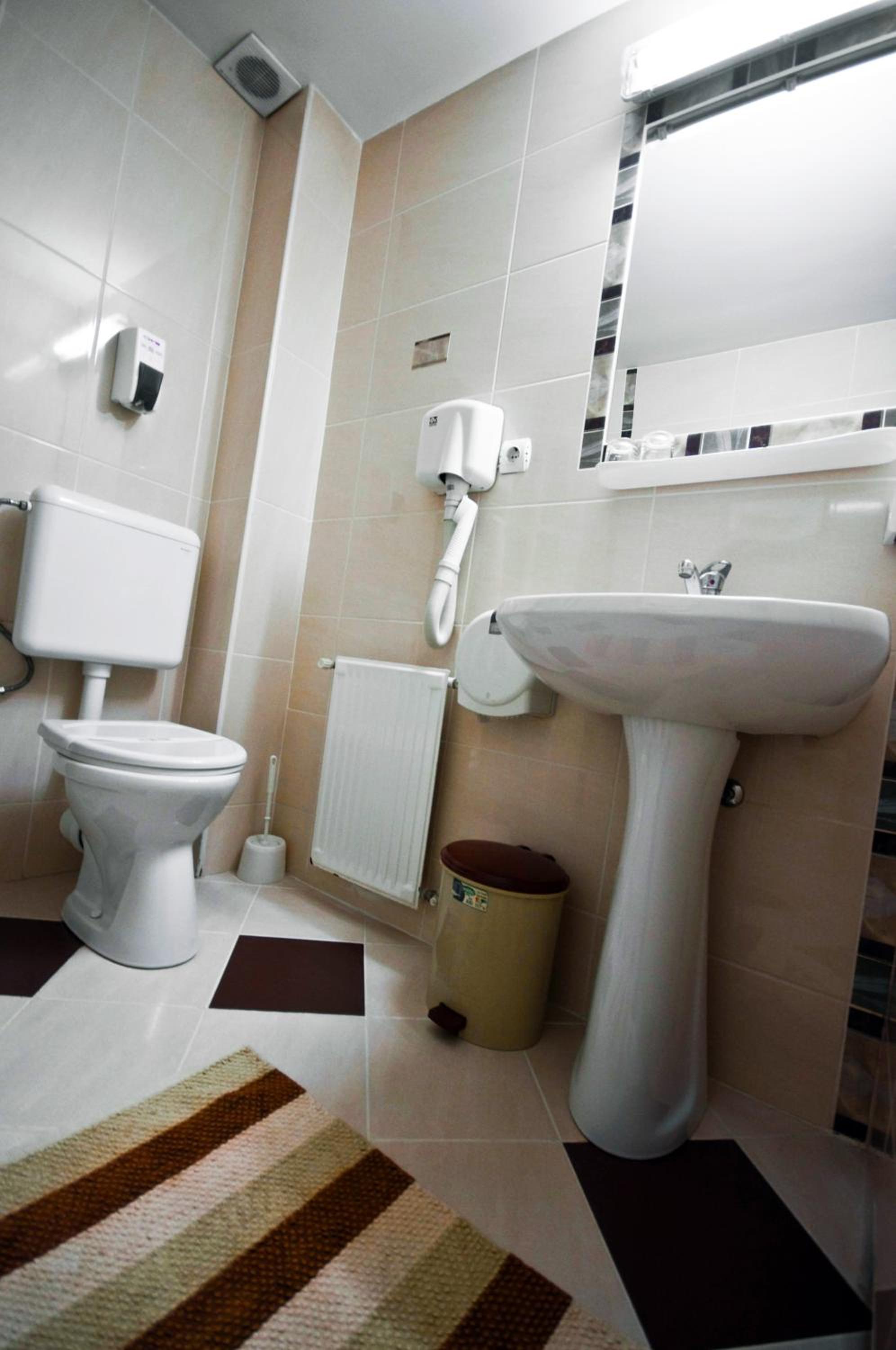 Basic Triple Room photo 2