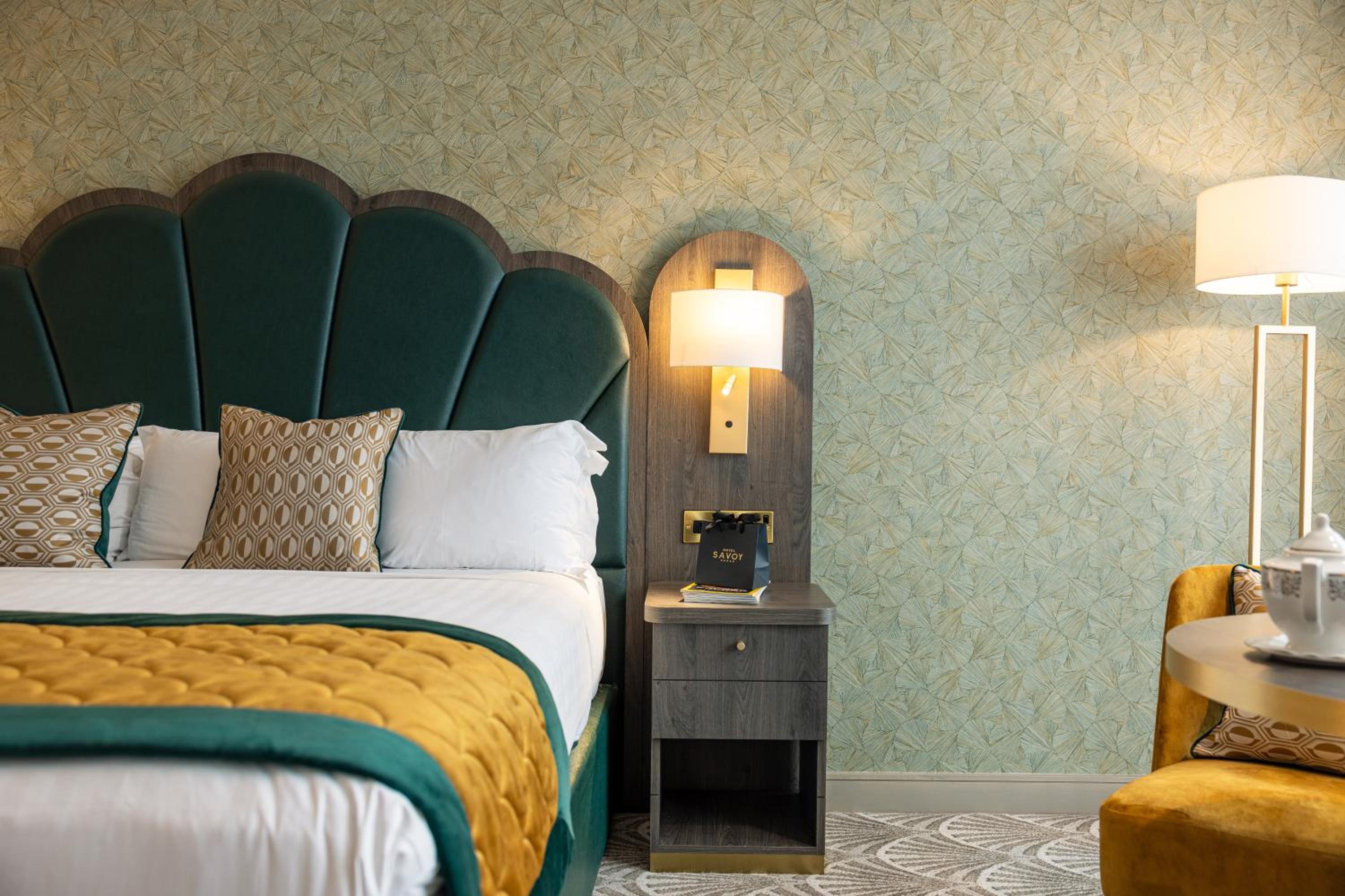 Deluxe King Room - Photo 2