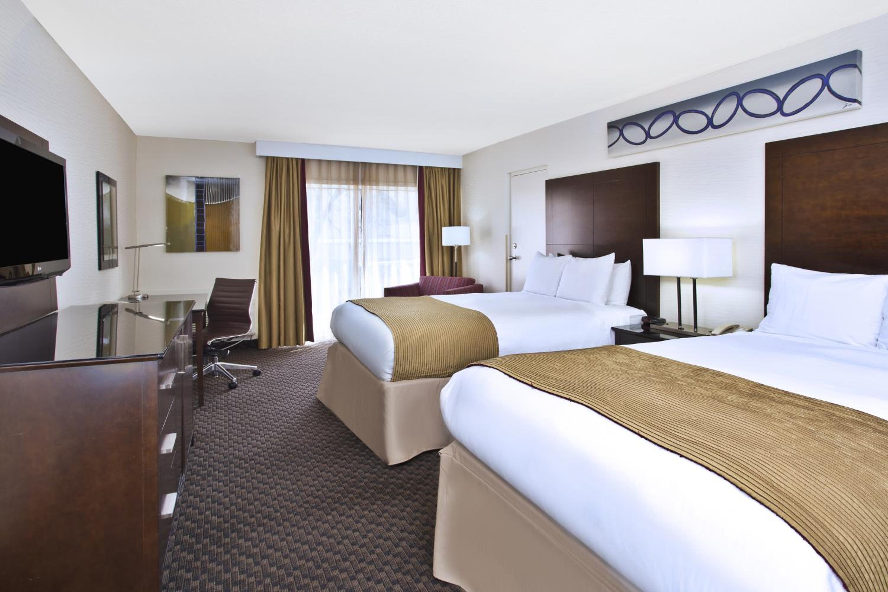 Room with Two Queen Beds - Photo 1
