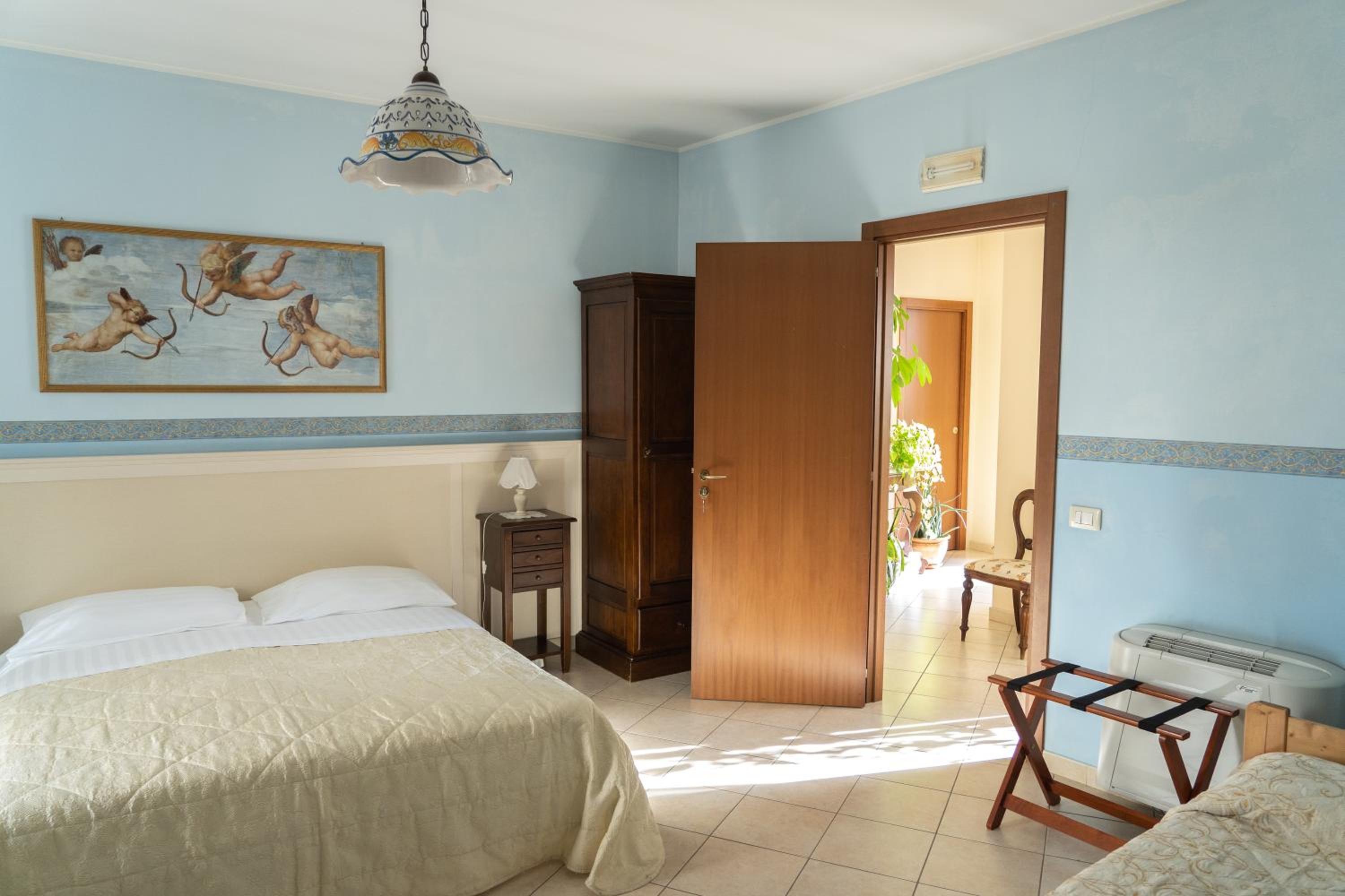 Double or Twin Room with Private Bathroom - Photo 10