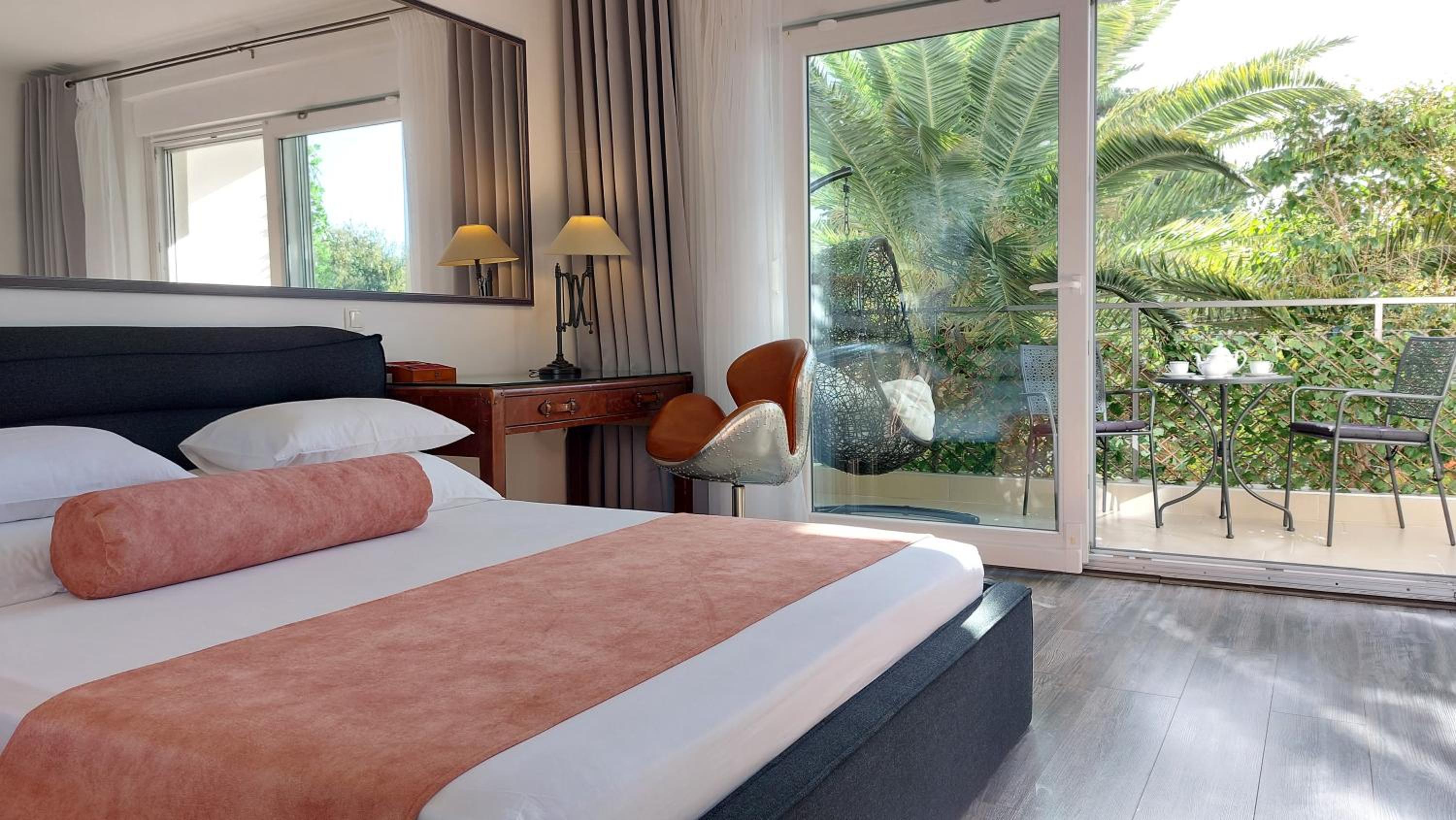 Deluxe Studio with Balcony