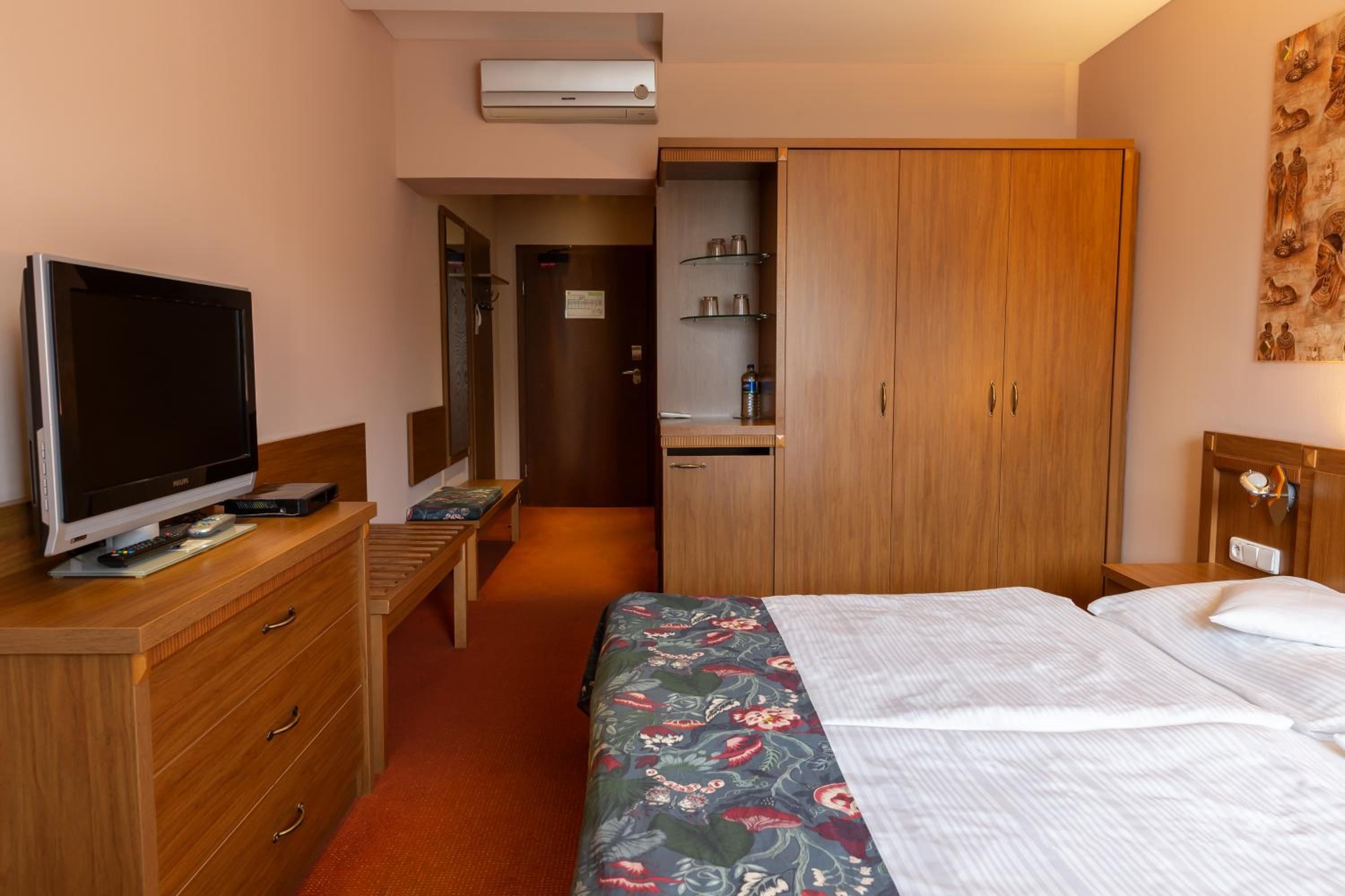 Double Room - Photo 2