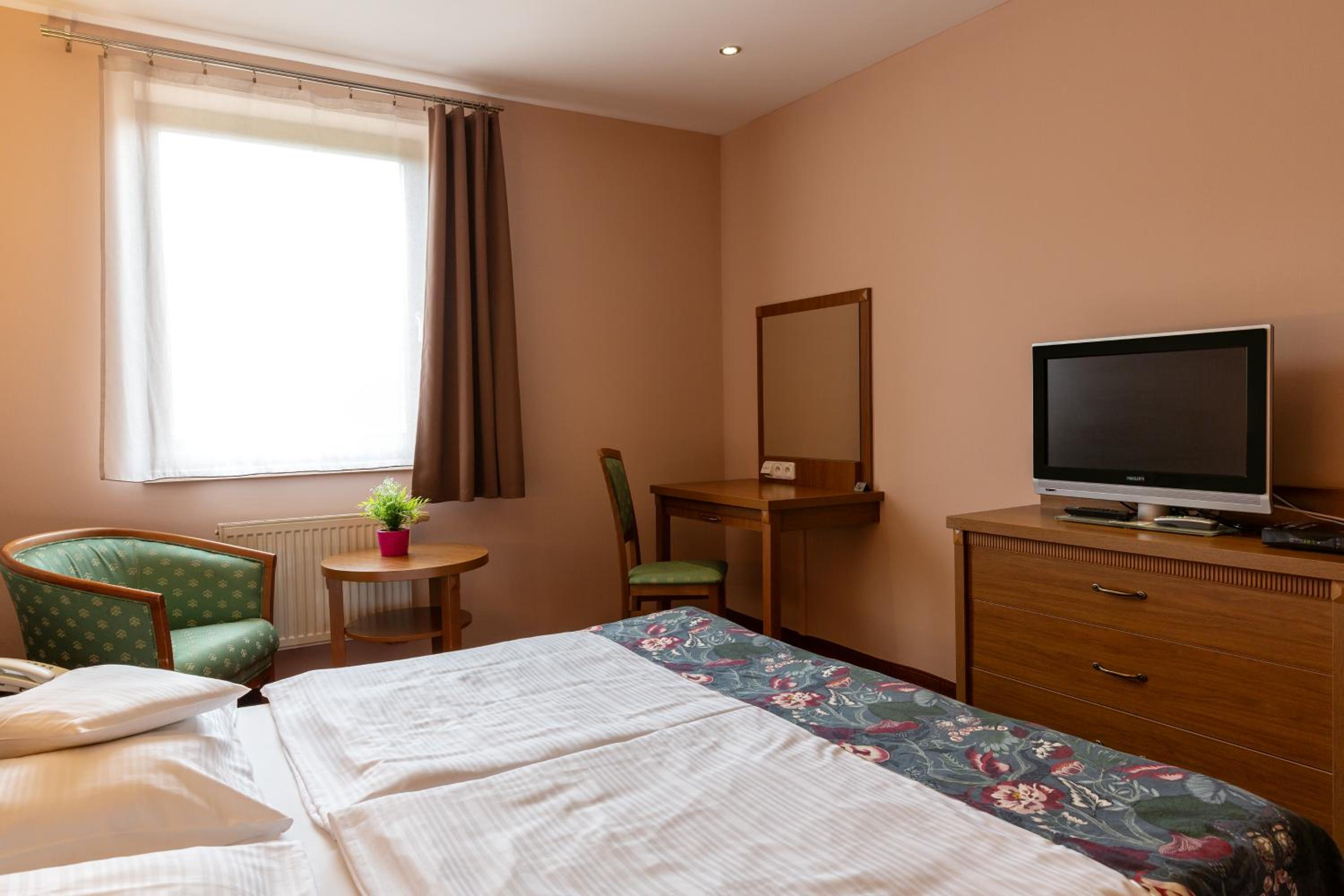 Double Room - Photo 3