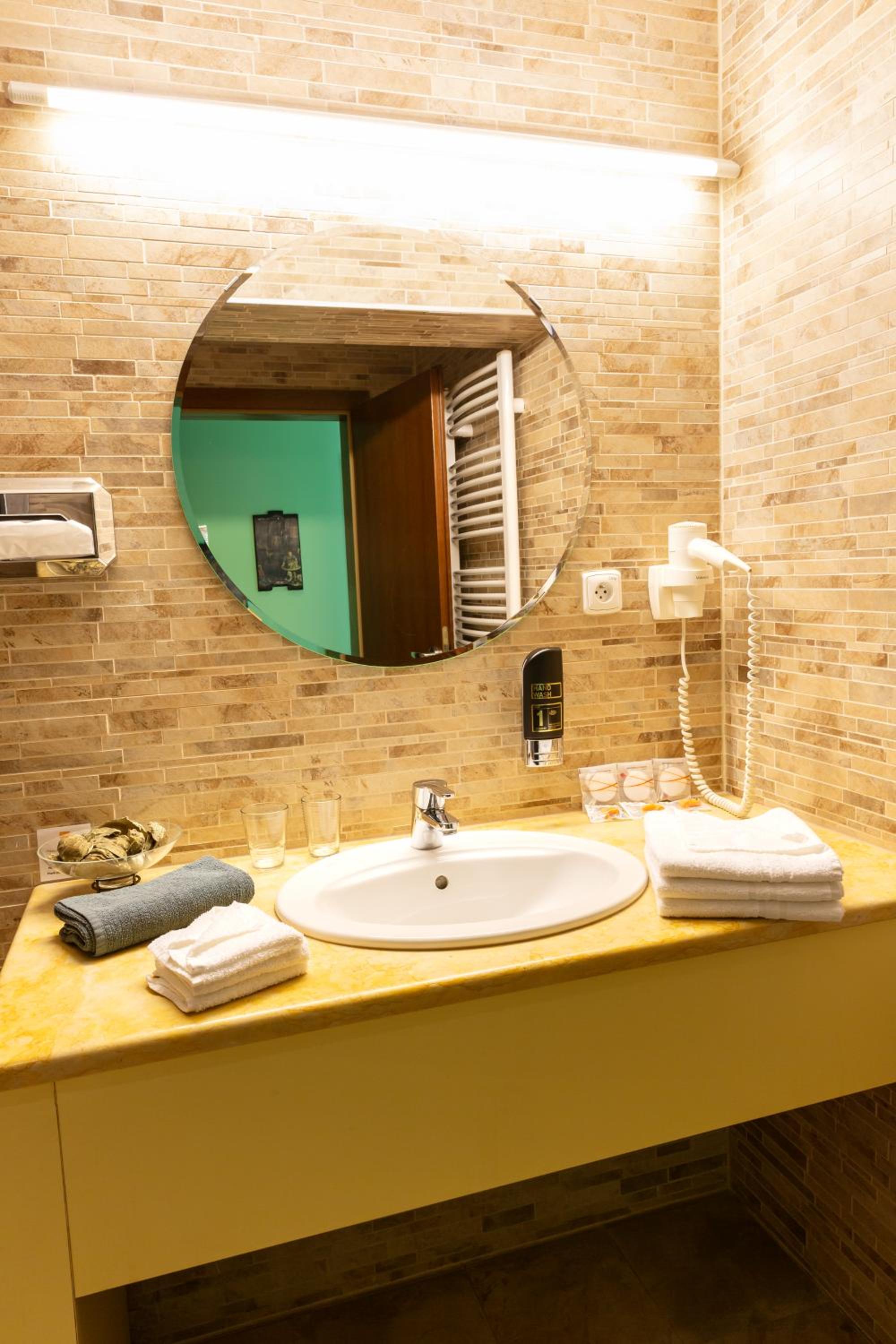 Apartment - Photo 2