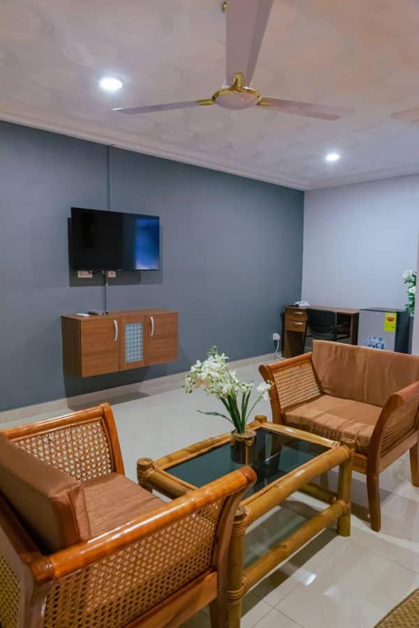 Family Room photo 2