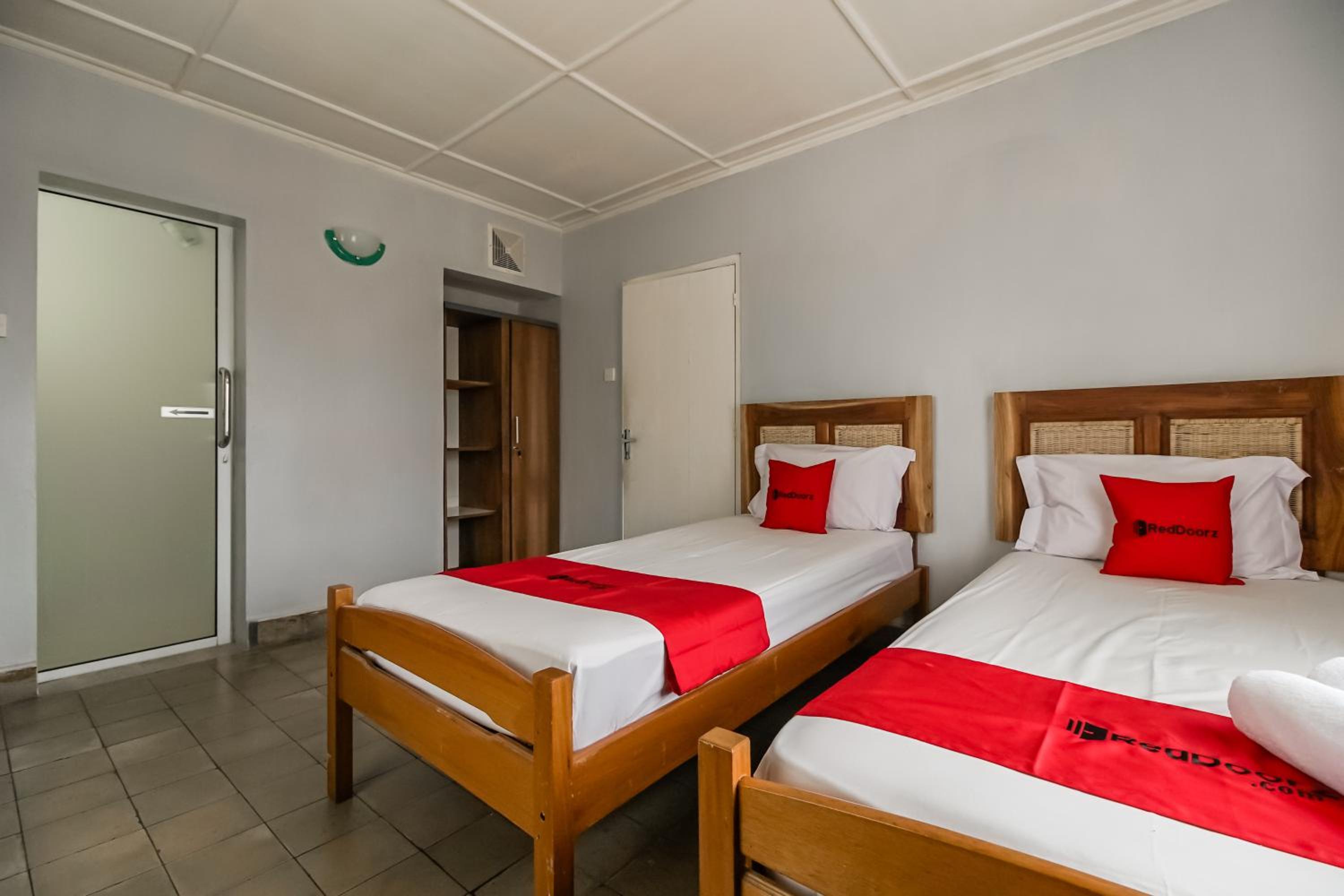 Standard Twin Room - Photo 5
